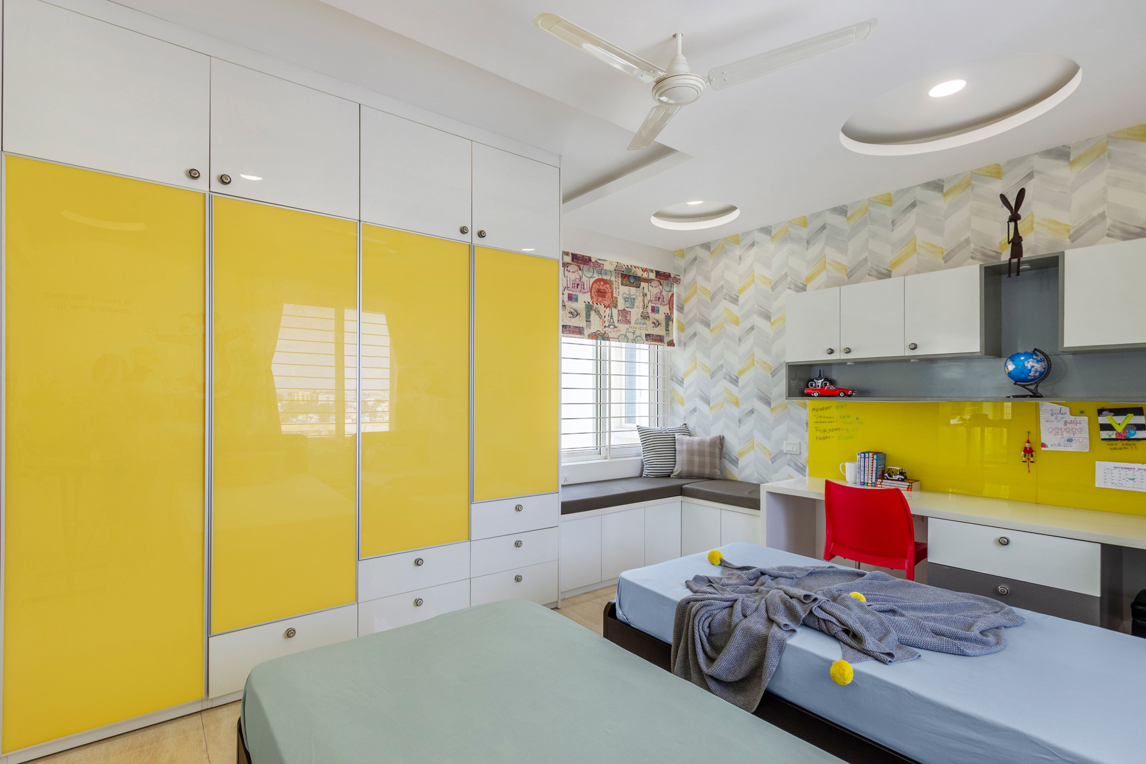 Kids Bedroom Design With Sliding Wardrobe