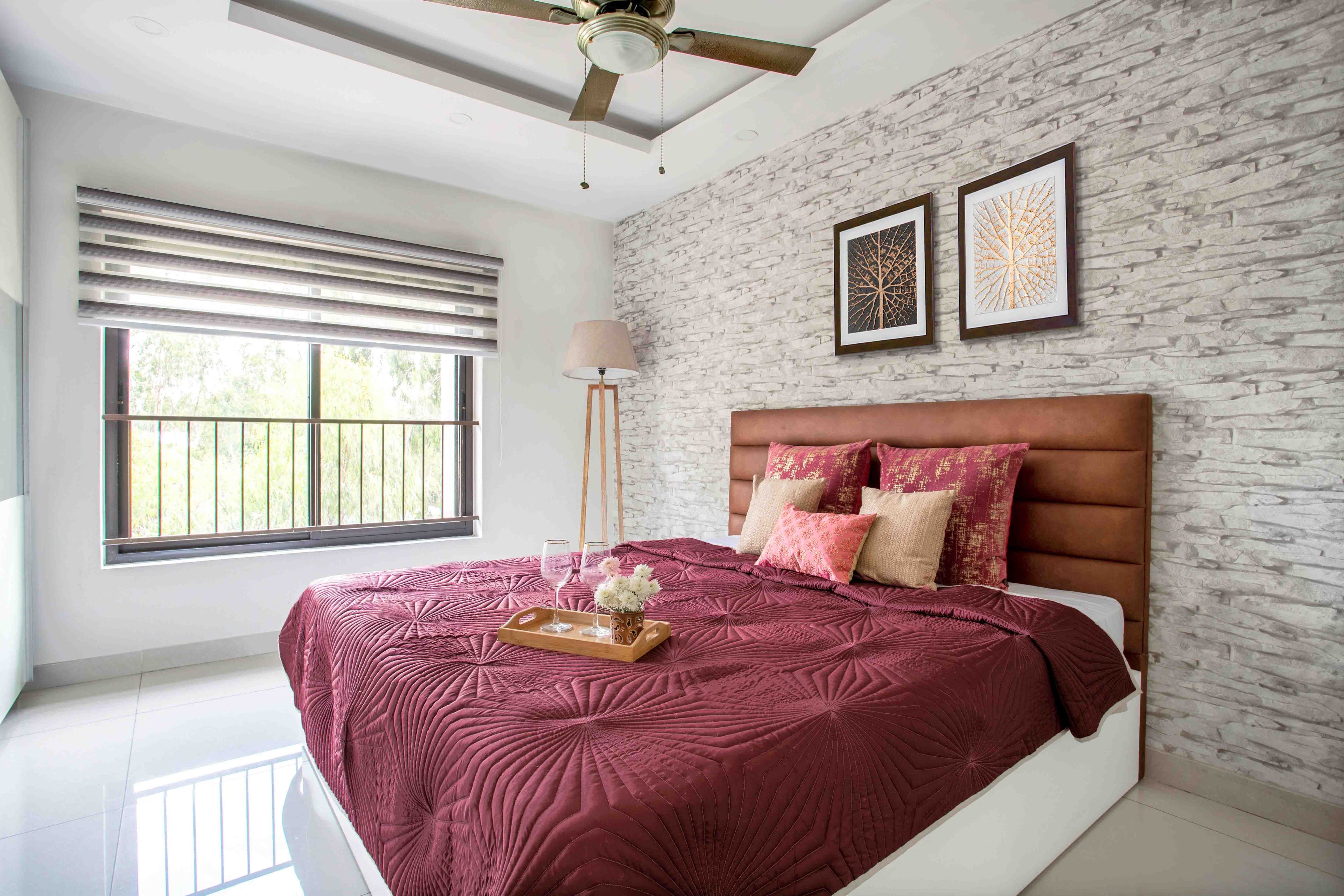 Contemporary Master Bedroom Design With Off-White Glossy 4-Door Sliding Mirrored Wardrobe