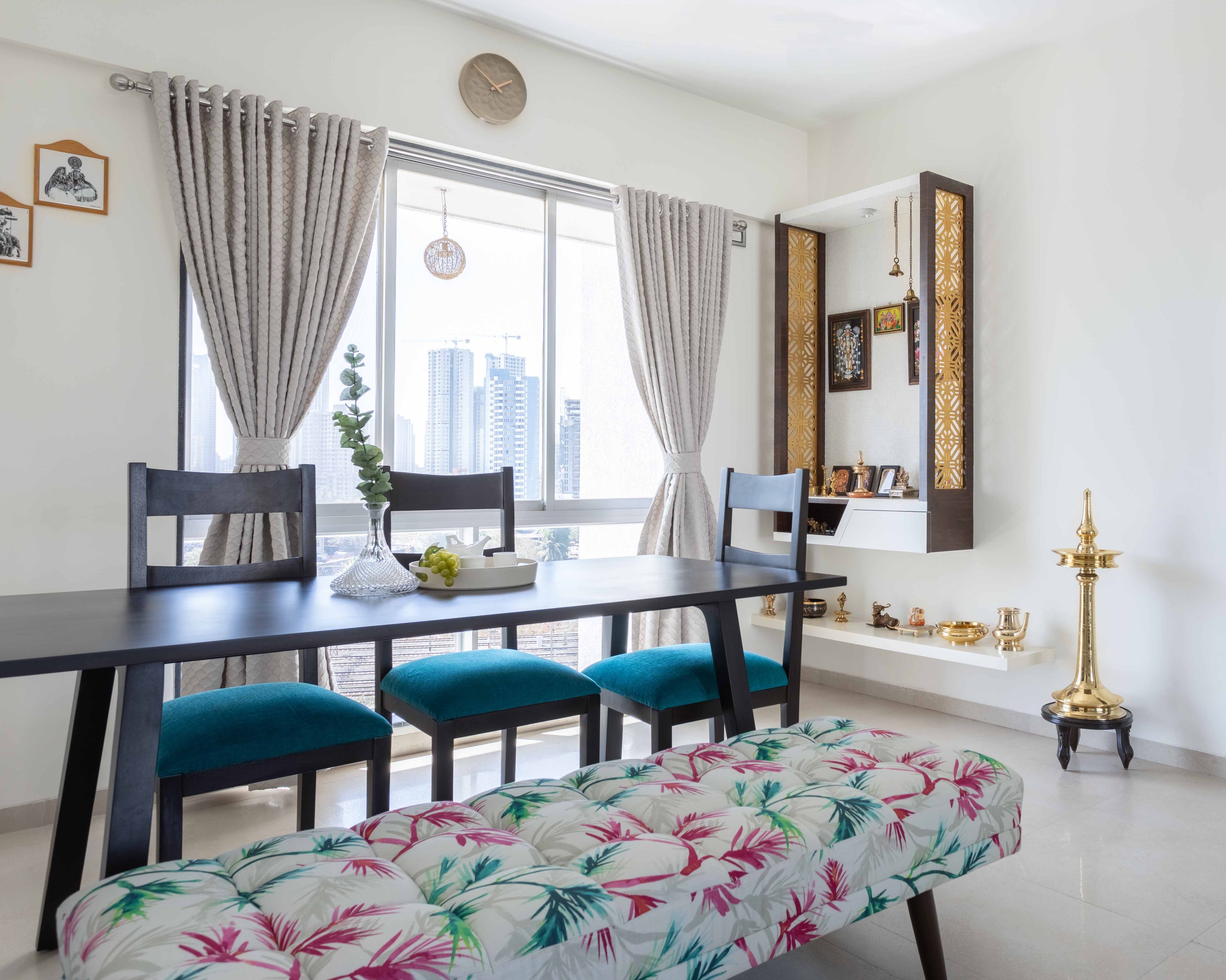 Contemporary 3-Seater Black Dining Room Design With White Patterned Bench