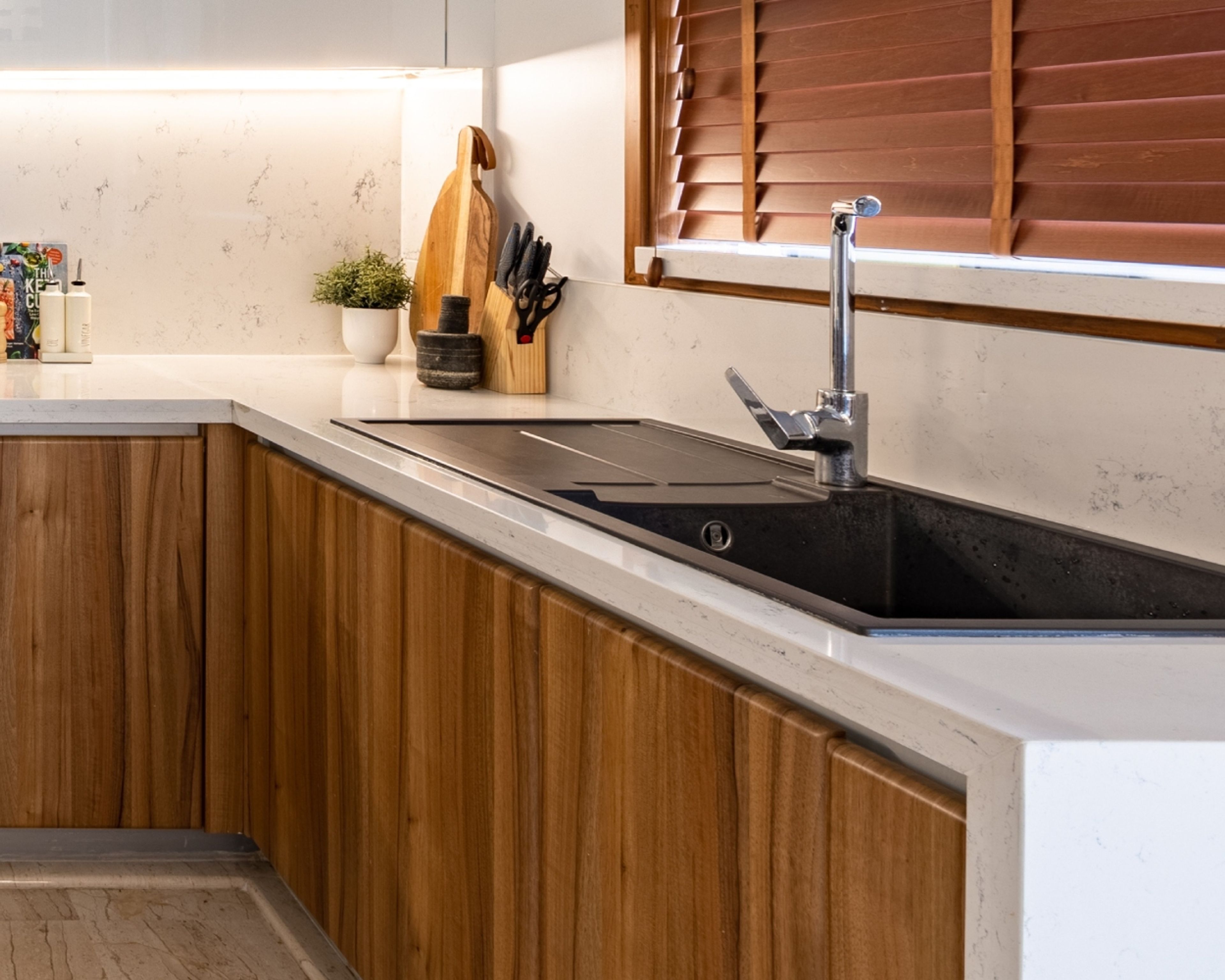 Modern Top Mount Black Quartz Basin Wash With White Countertops