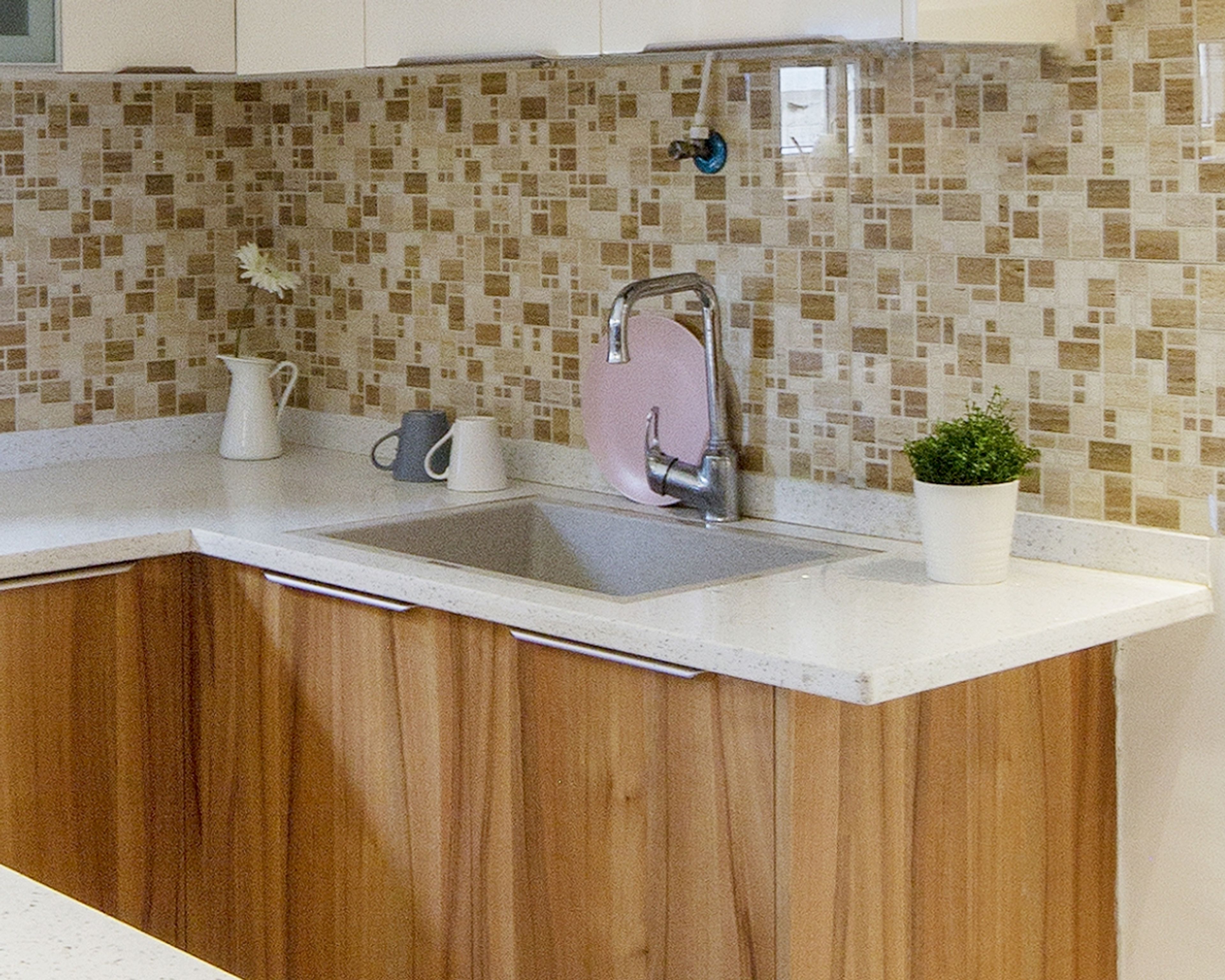 Modern White Quartz Under Mount Basin Wash With White Countertop