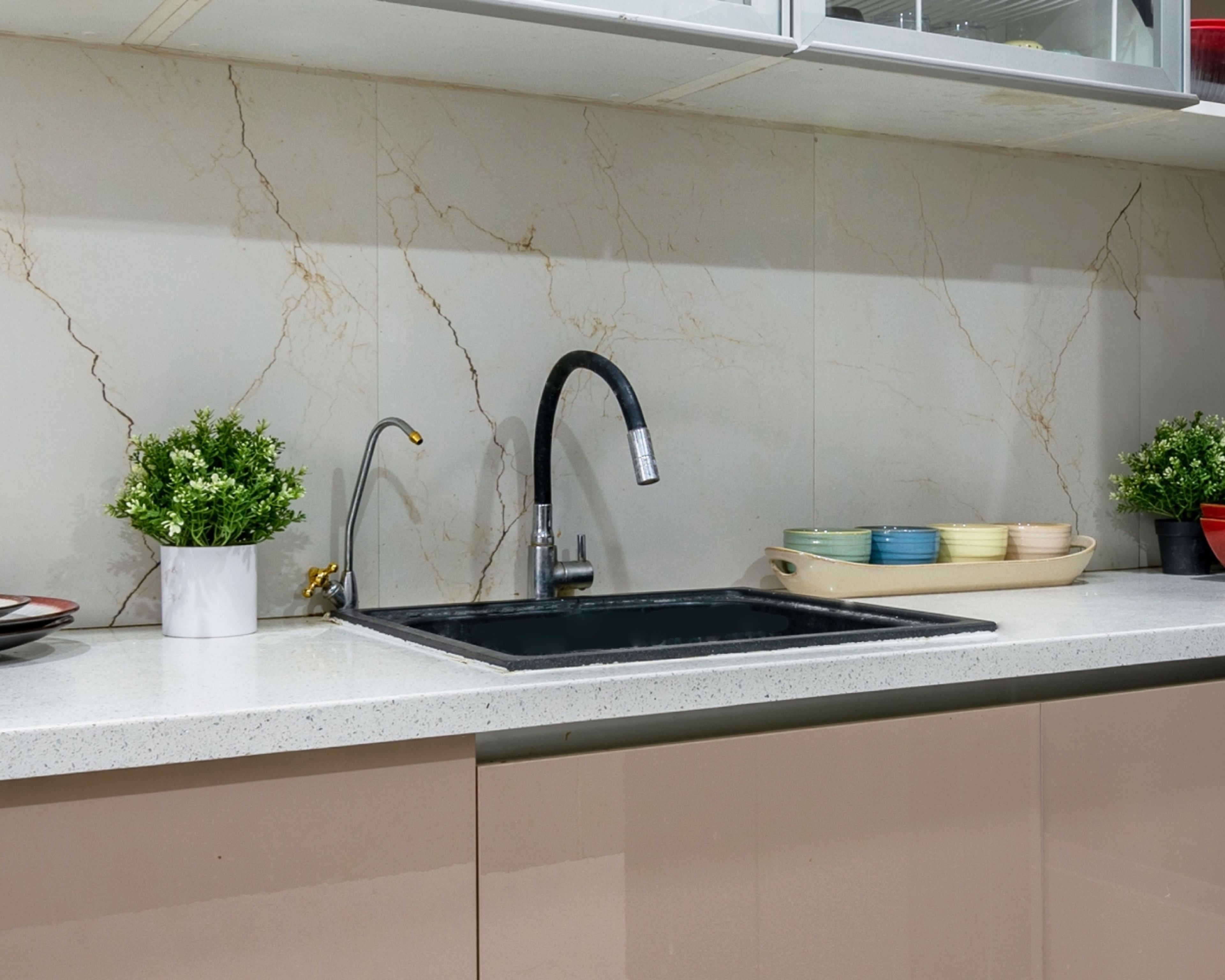 Modern Black Quartz Single Bowl Kitchen Sink Design With Marble Dado Tiles