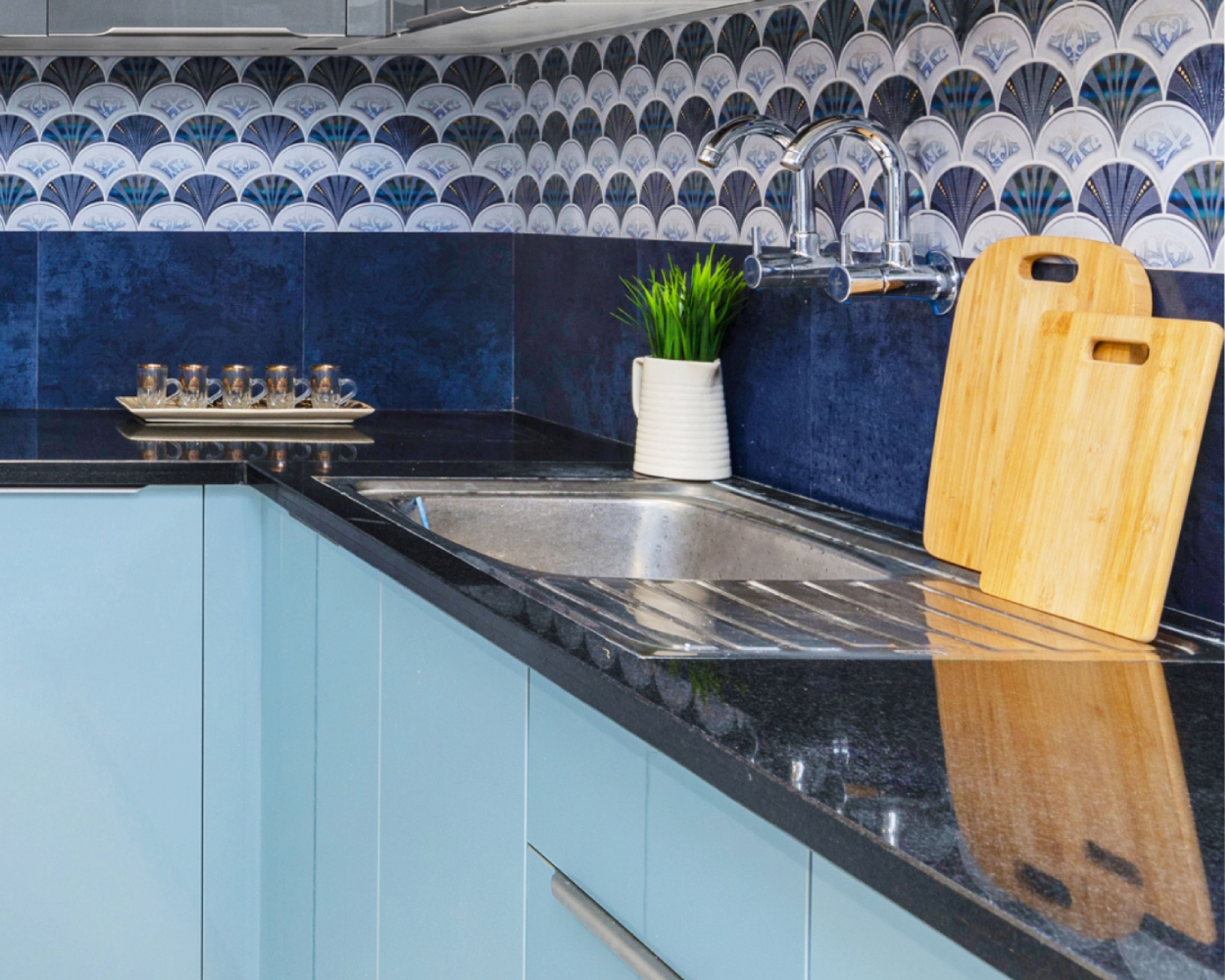 Coastal Stainless Steel Kitchen Sink With Single Bowl And Drainboard