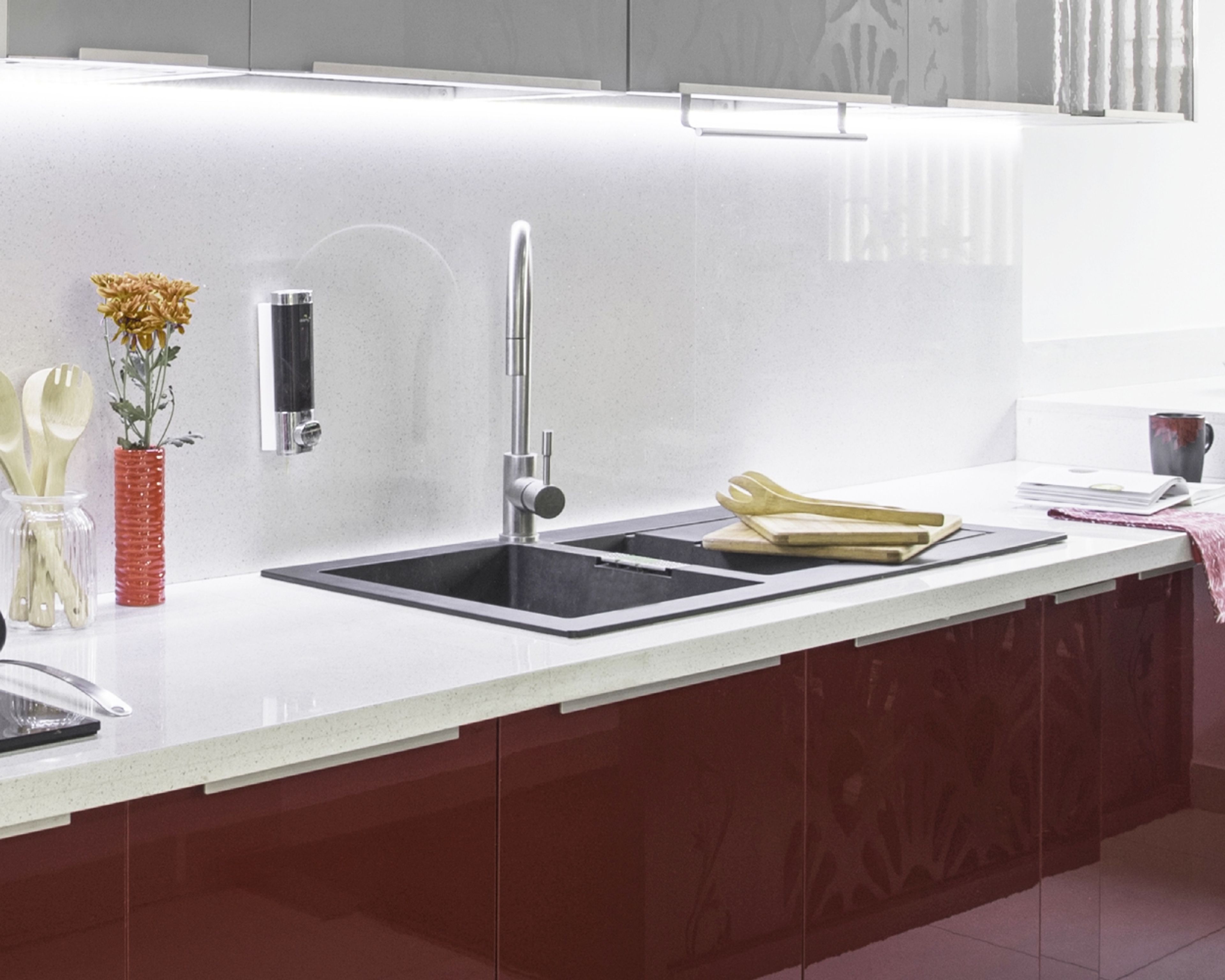 Minimal Black Quartz Double Bowl Kitchen Sink Design With Drainboard