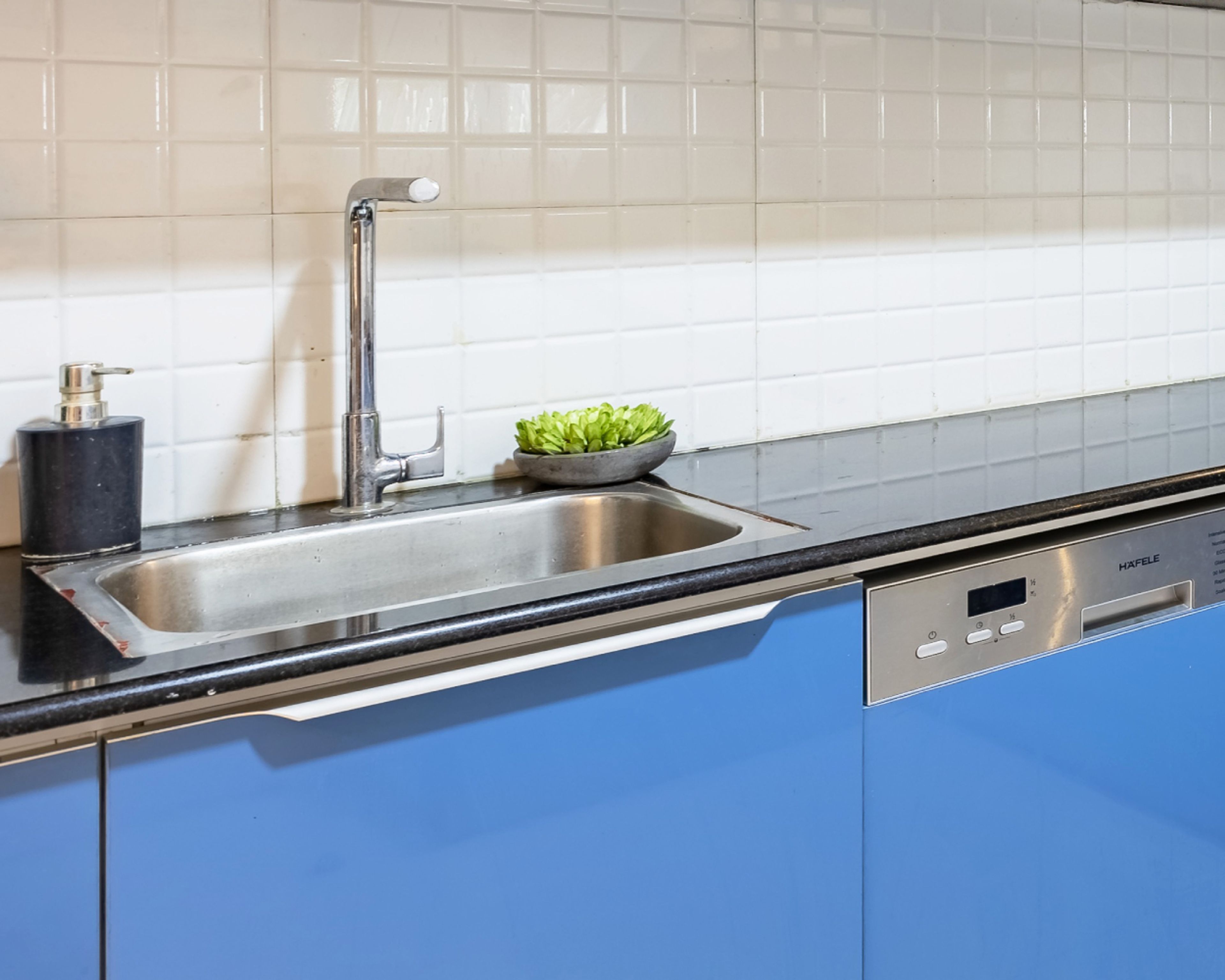 Modern Undermount Stainless Steel Basin Wash With Blue Kitchen Cabinets