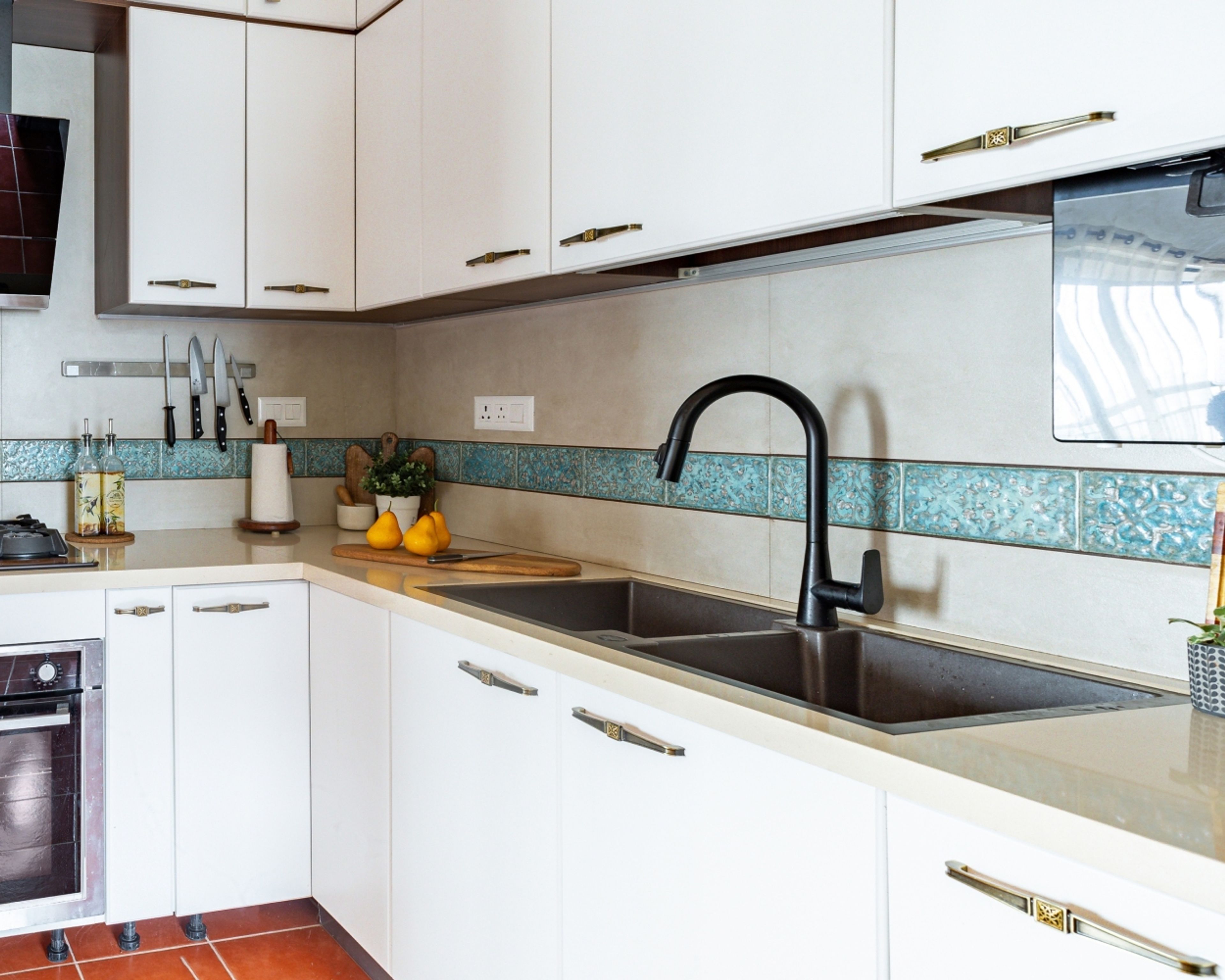 Mid-Century Modern Black Quartz Kitchen Basin - Livspace