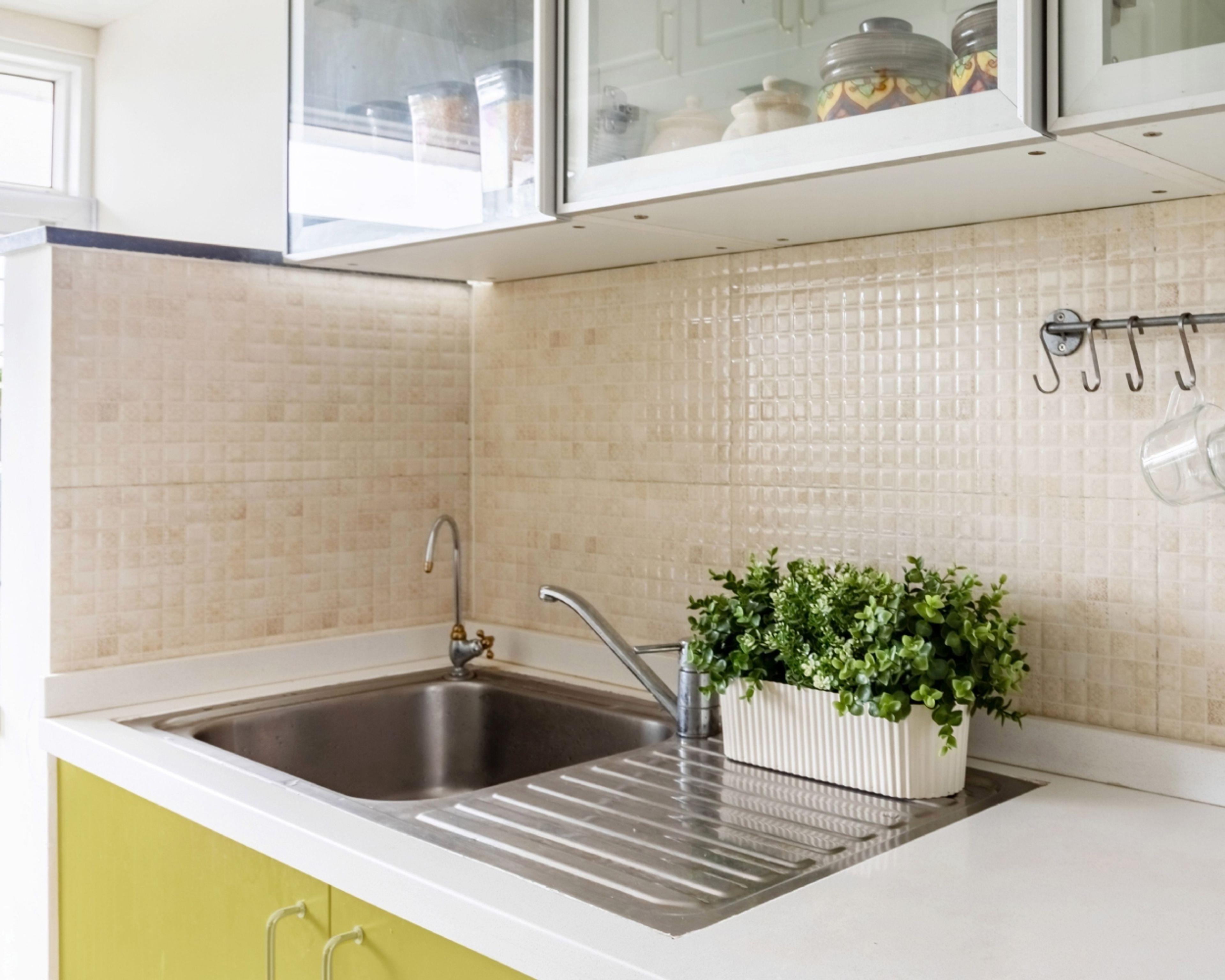 Contemporary Single Bowl Stainless Steel Kitchen Sink With Drainboard