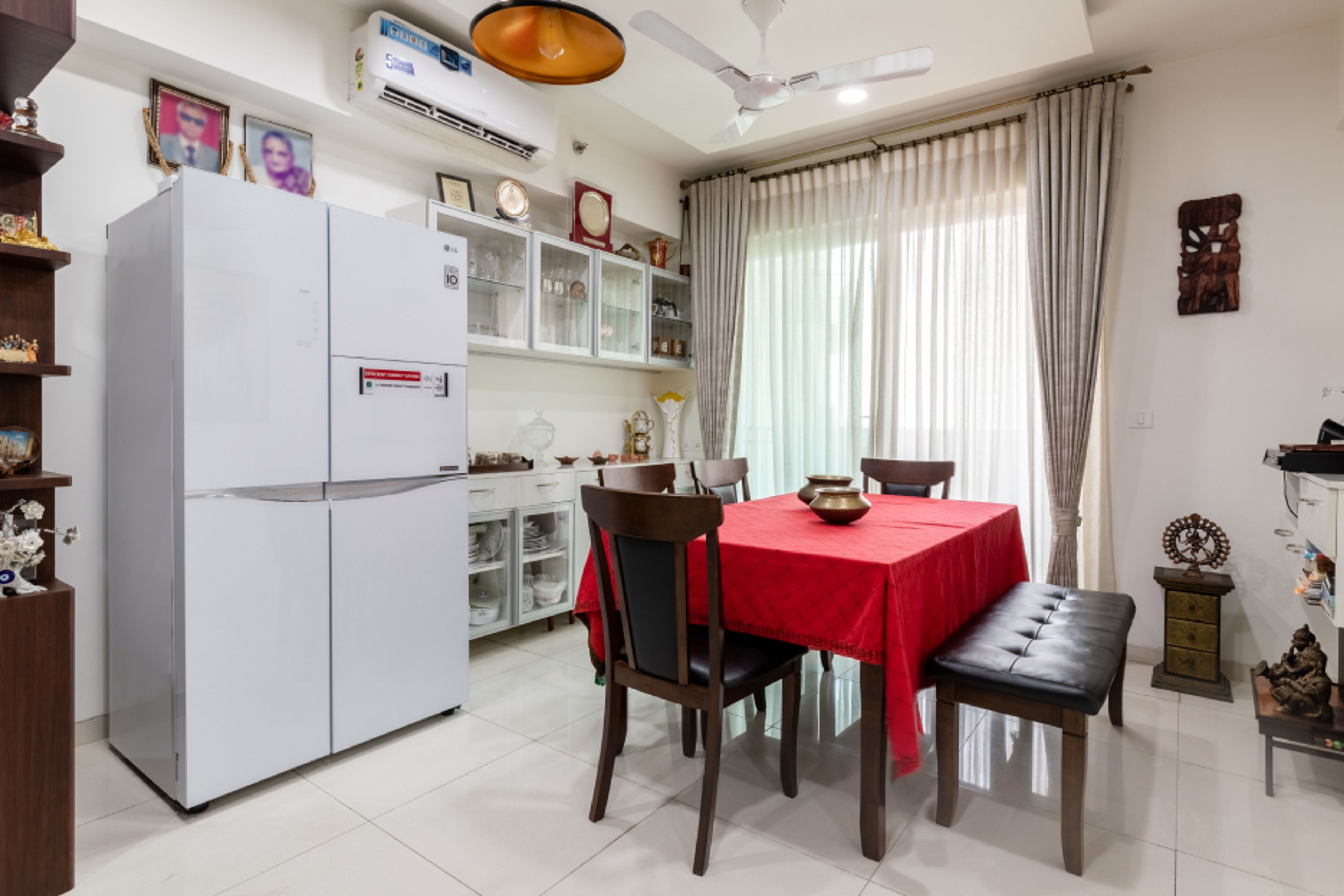 Modern 6-Seater Dining Room - Livspace