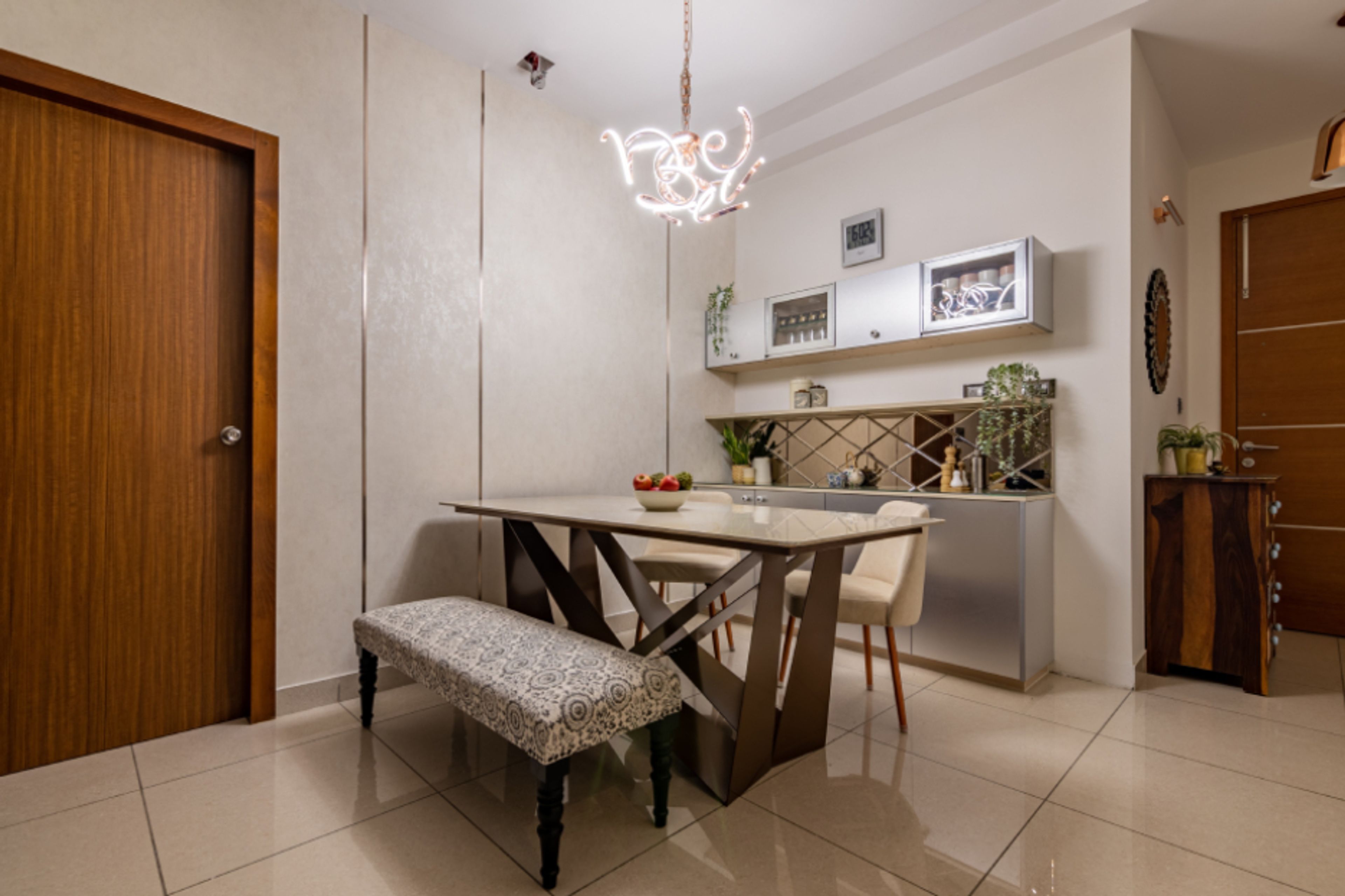 4-Seater Dining Room With Crockery Unit - Livspace