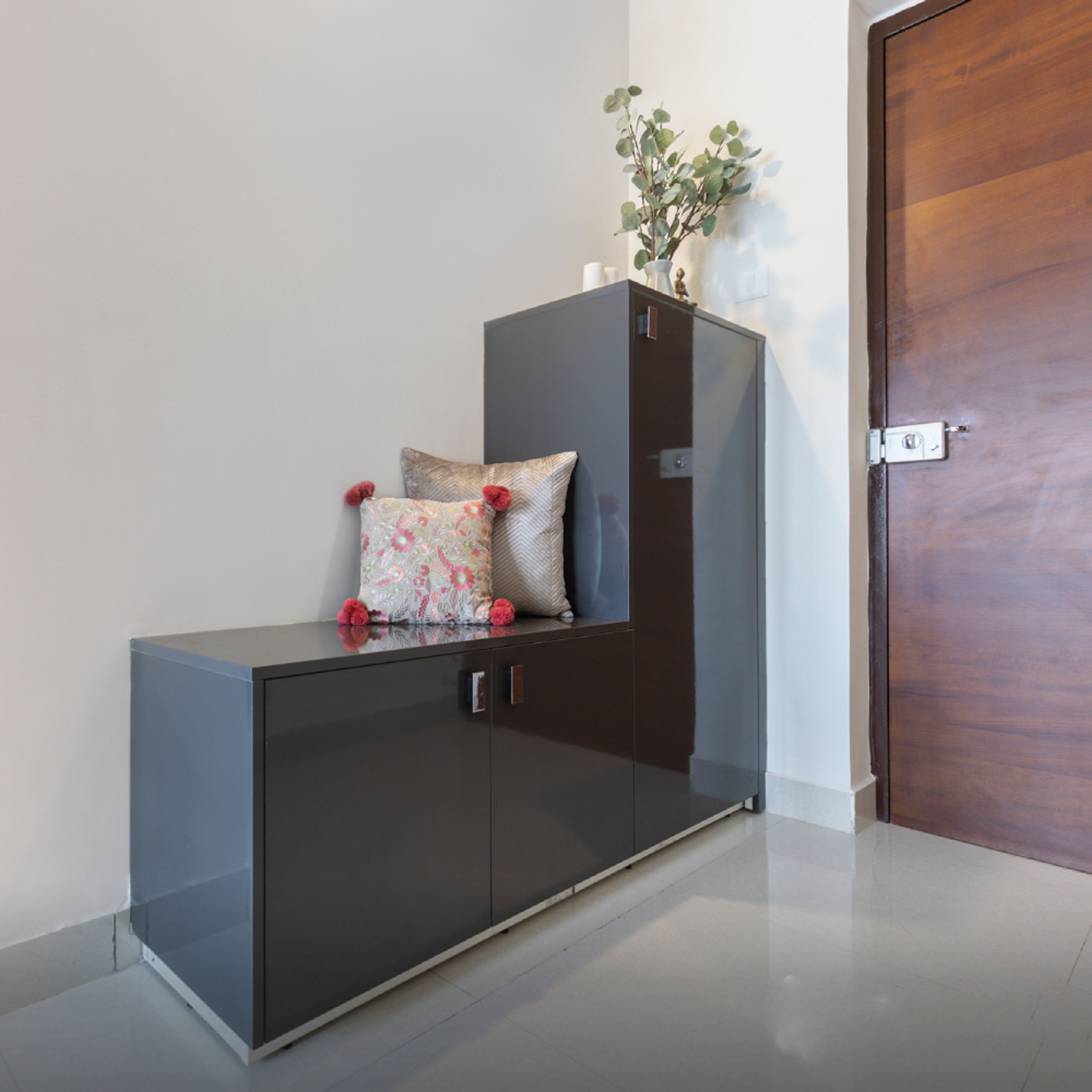 Modern Foyer Design With Storage And Matching Cushions