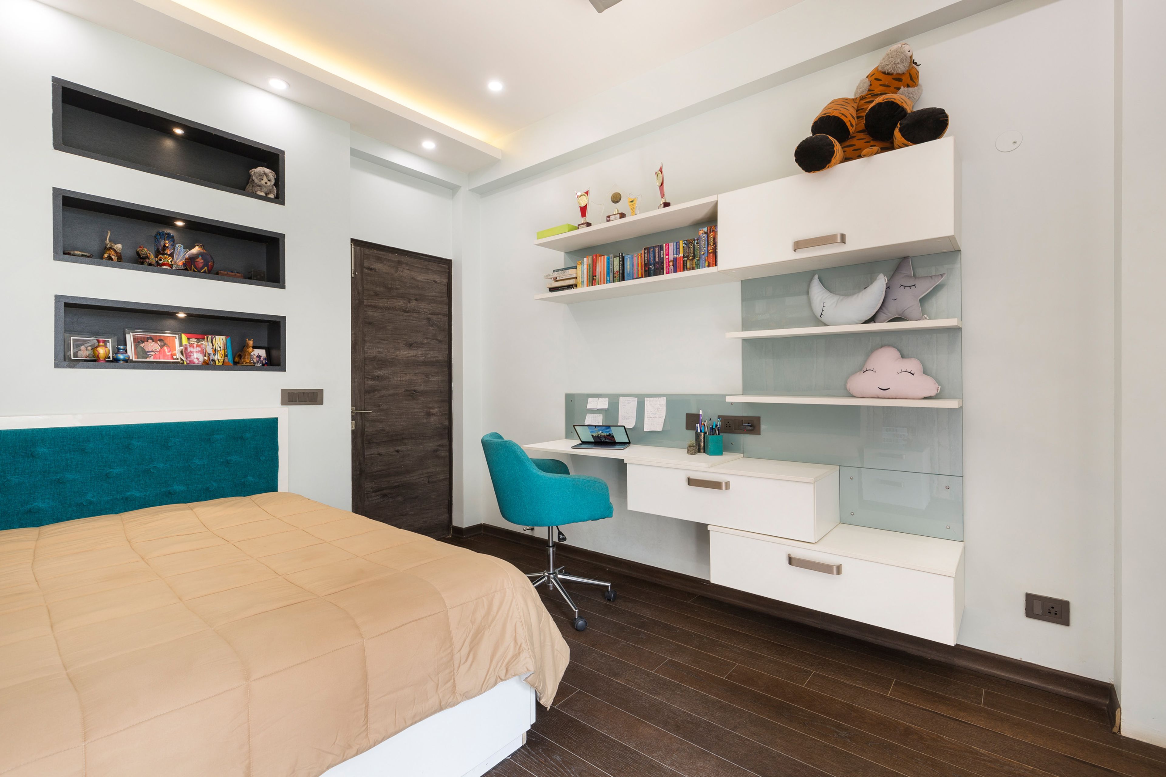 Kids Room Design With L Shaped Teal Headboard - Livspace
