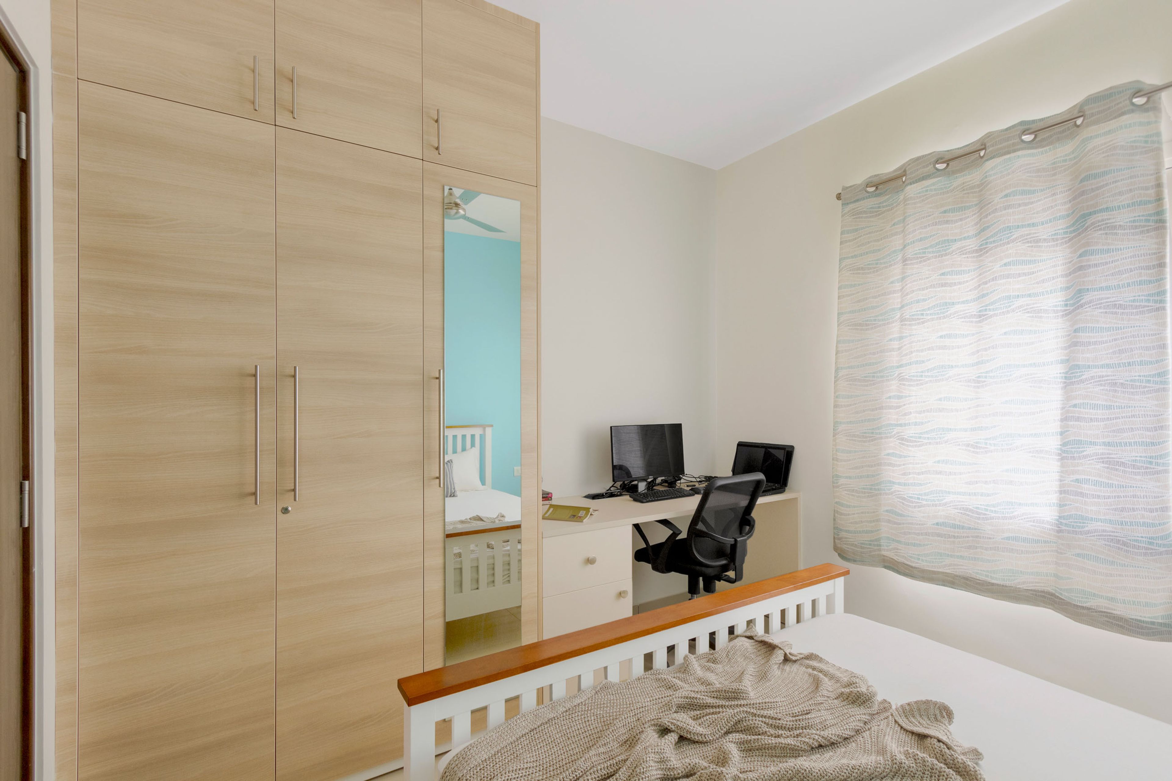 Kids Room Design With Blue Accent Wall - Livspace