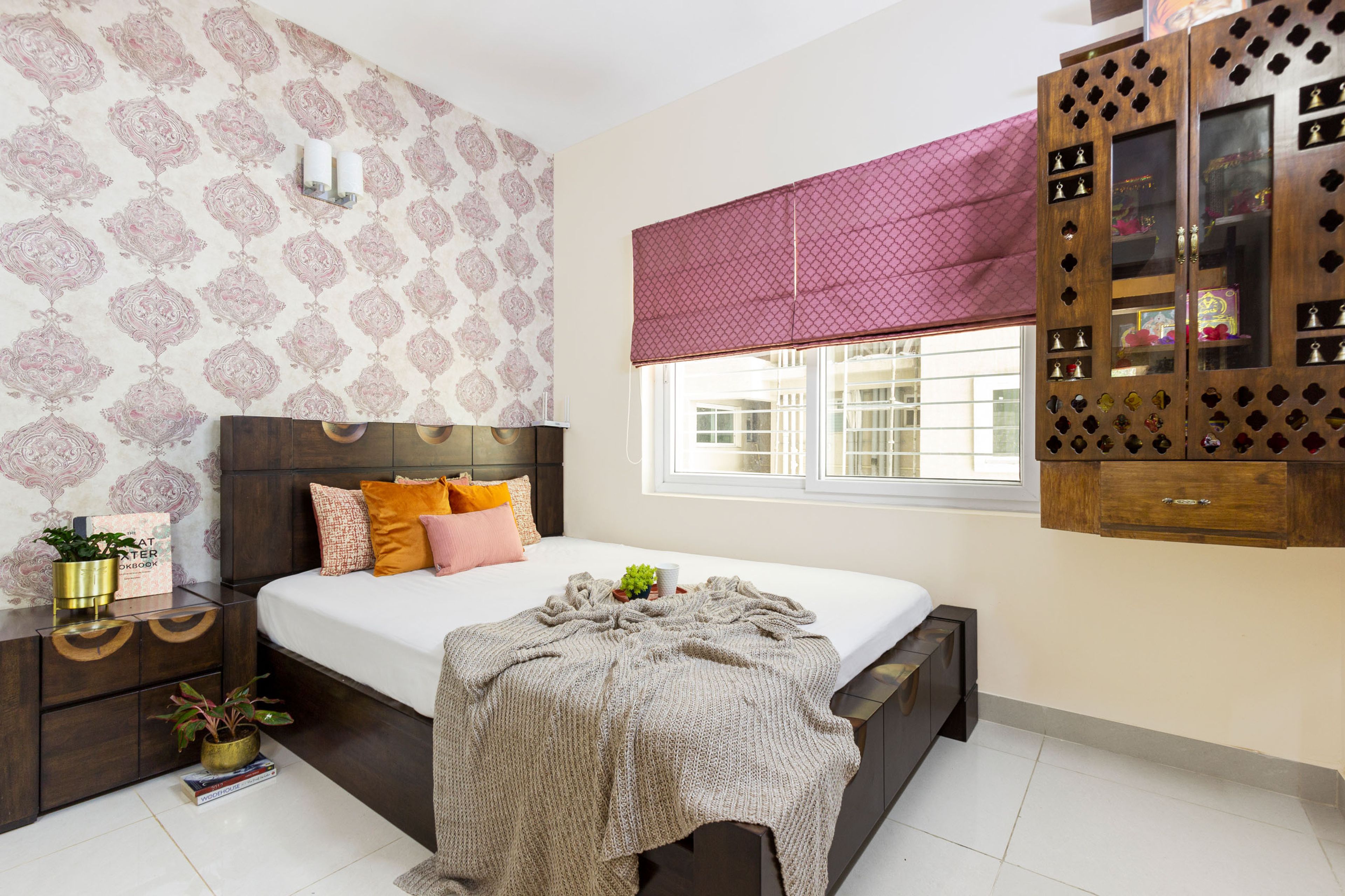 Mid-Century Modern Guest Room Design With Pink And White Damask Wallpaper