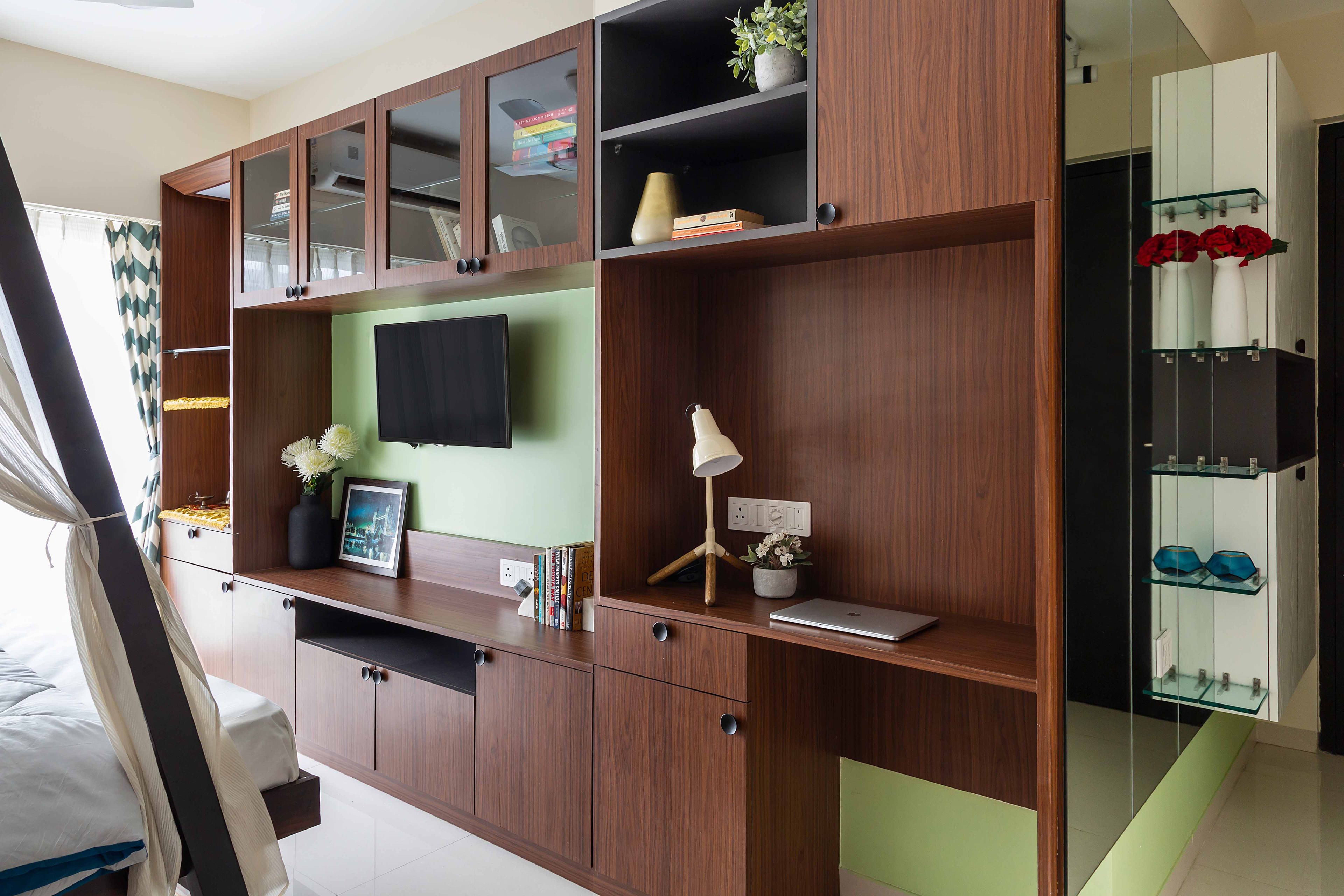 Guest Room Design With Wooden 4-Poster Bed - Livspace