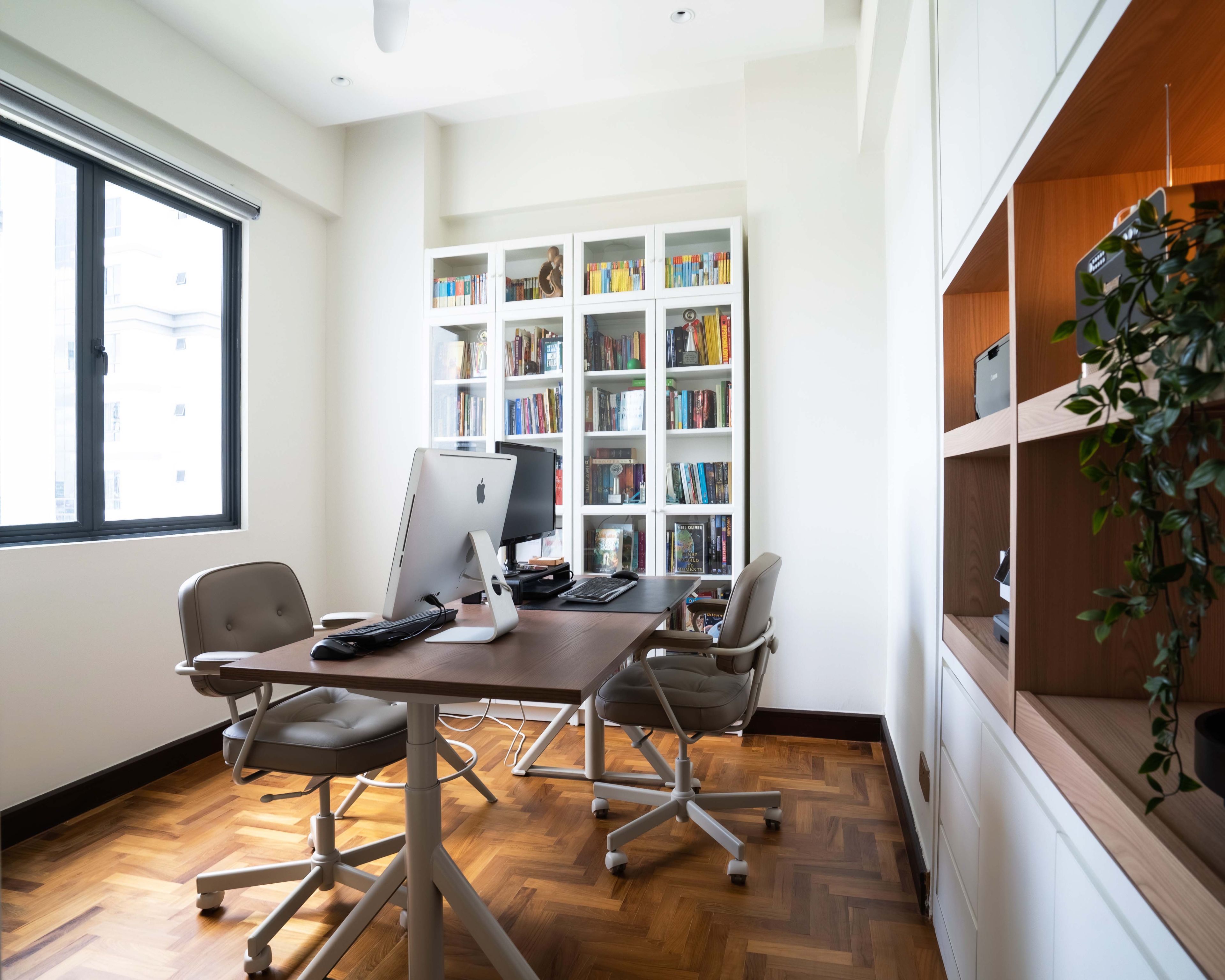 Contemporary Home Office Design With Wooden Laminates