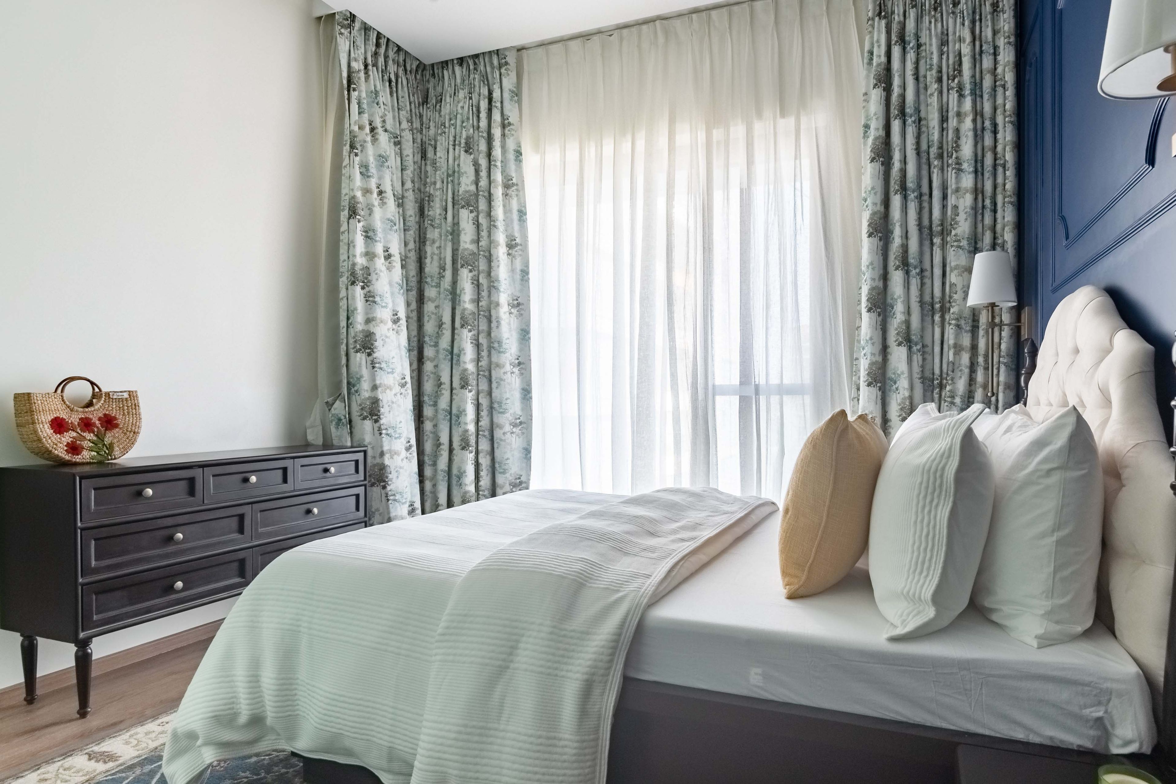 Cosy bedroom with closed storage unit - Livspace