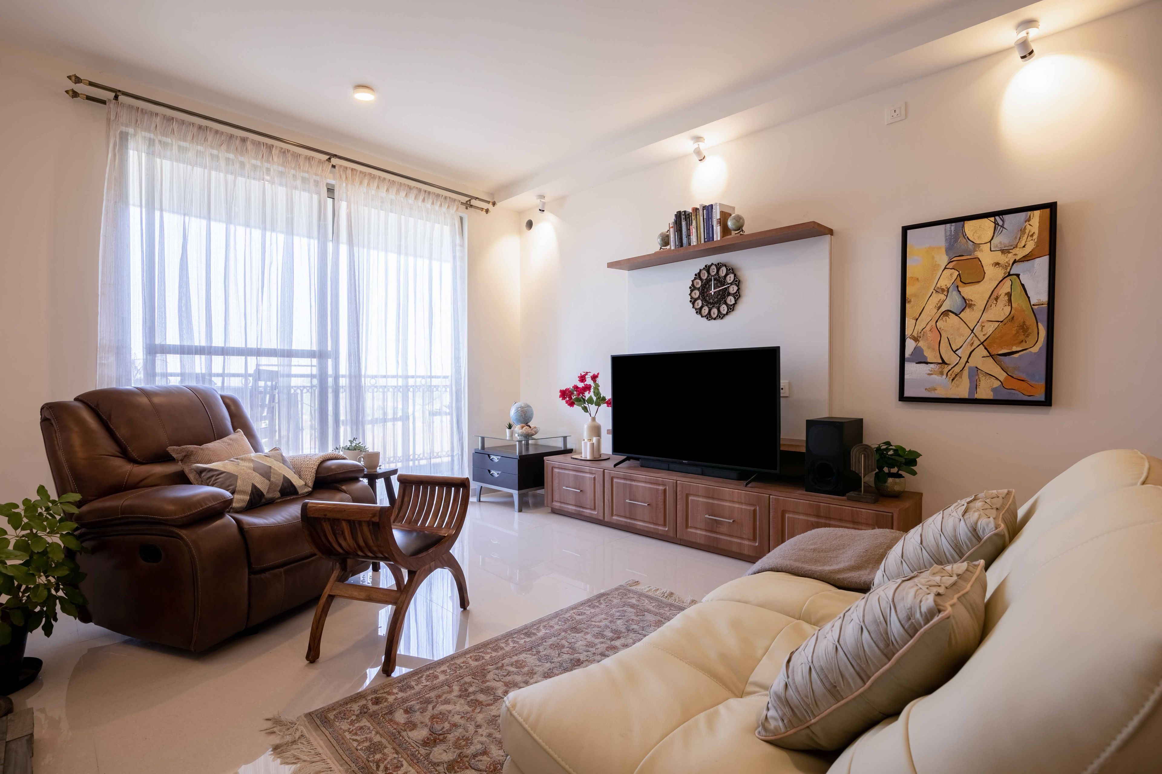 Classic 1-BHK Flat In Bangalore With Floor-Mounted Wooden TV Unit