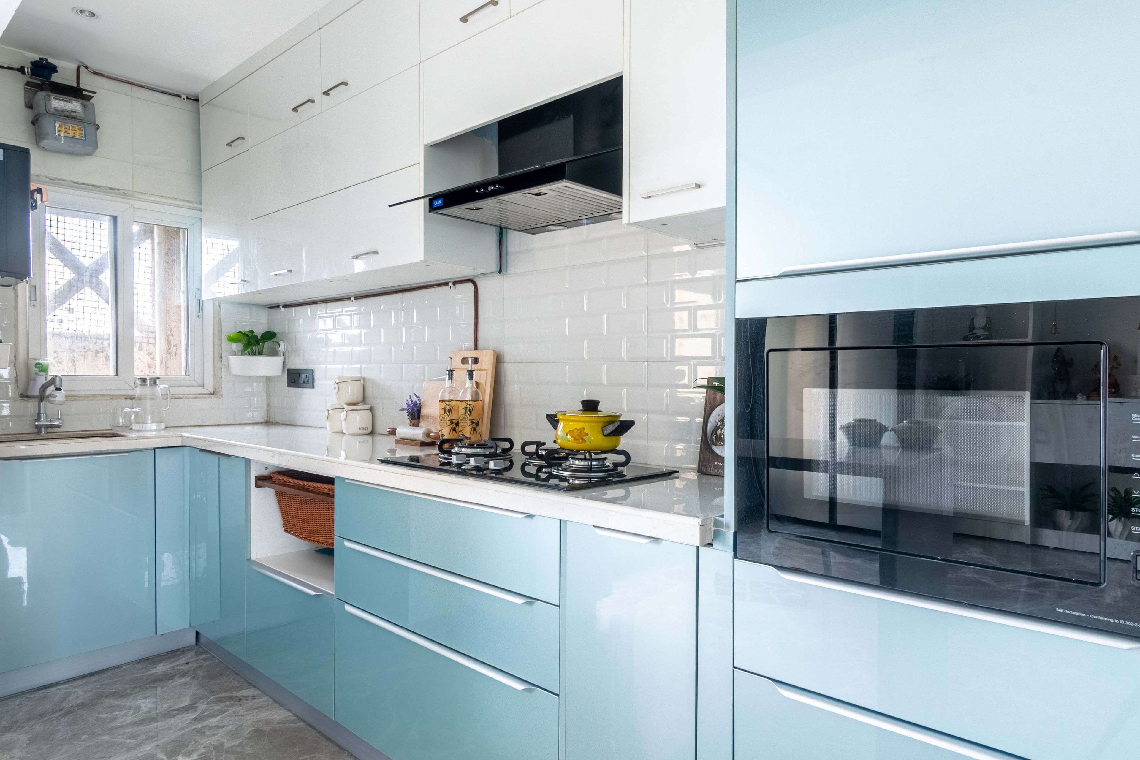 Modern 3 BHK Flat in Mumbai With Blue And White L Shaped Kitchen