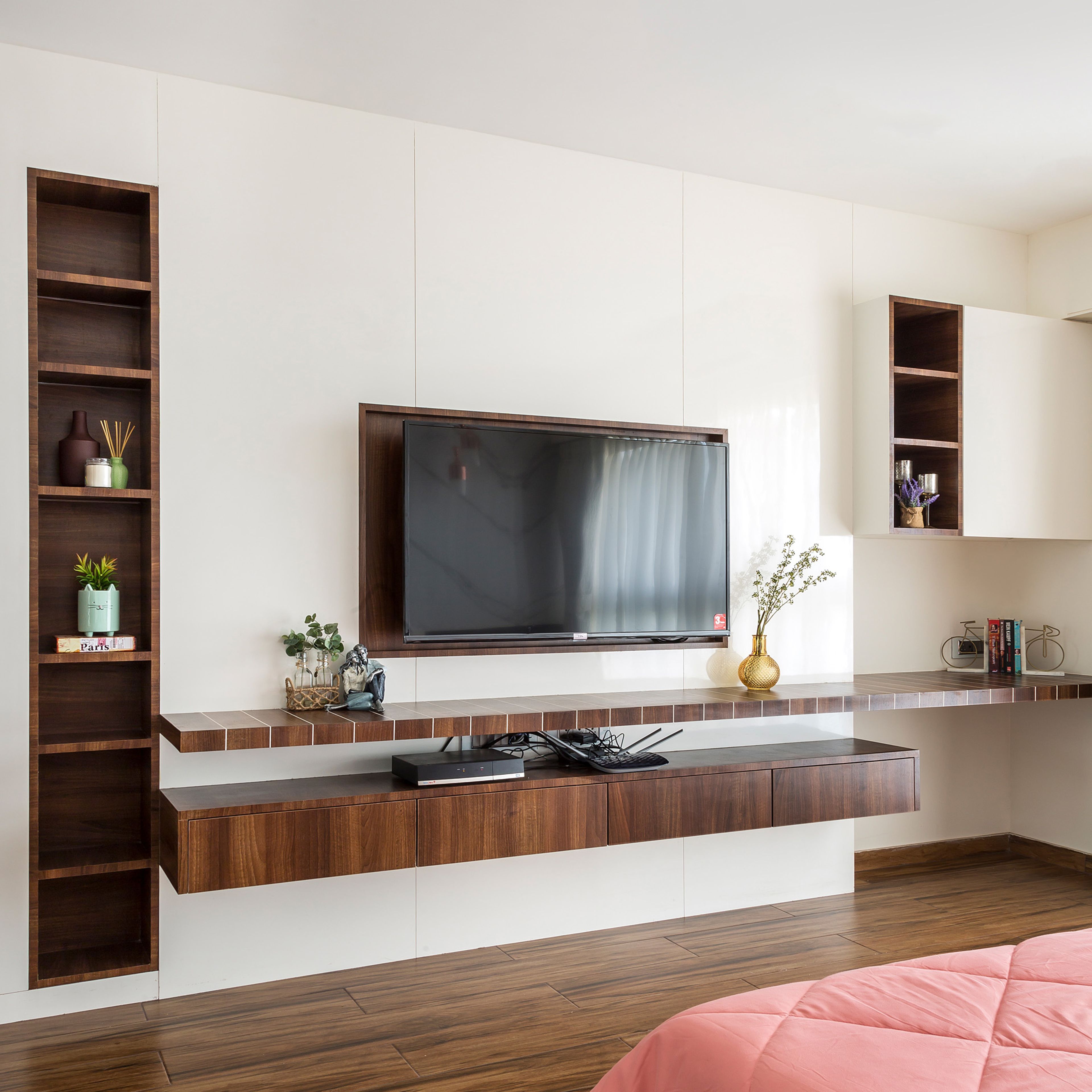 Master Bedroom Design With Marble Accent Wall - Livspace