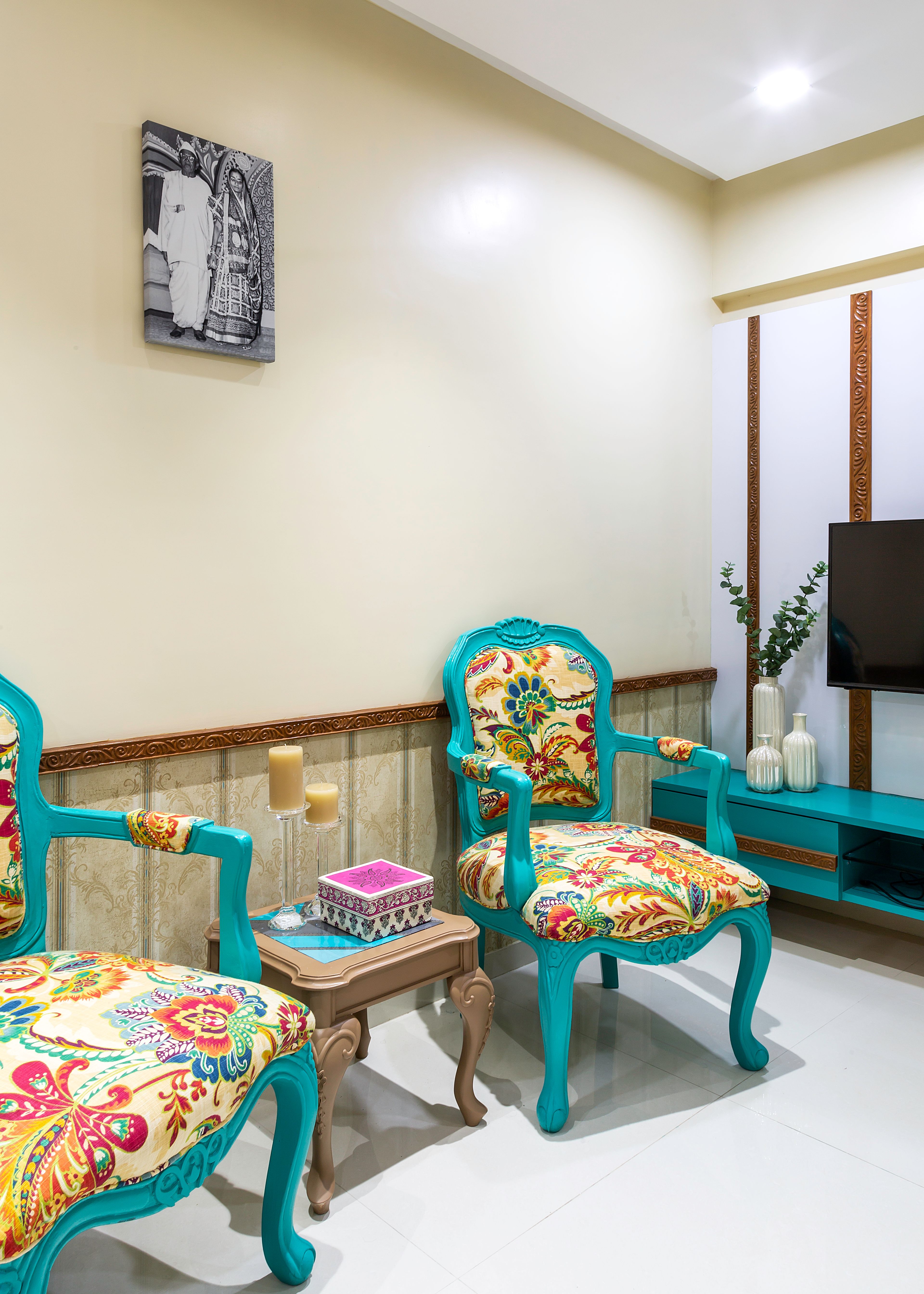 Antique Living Room - Livspace