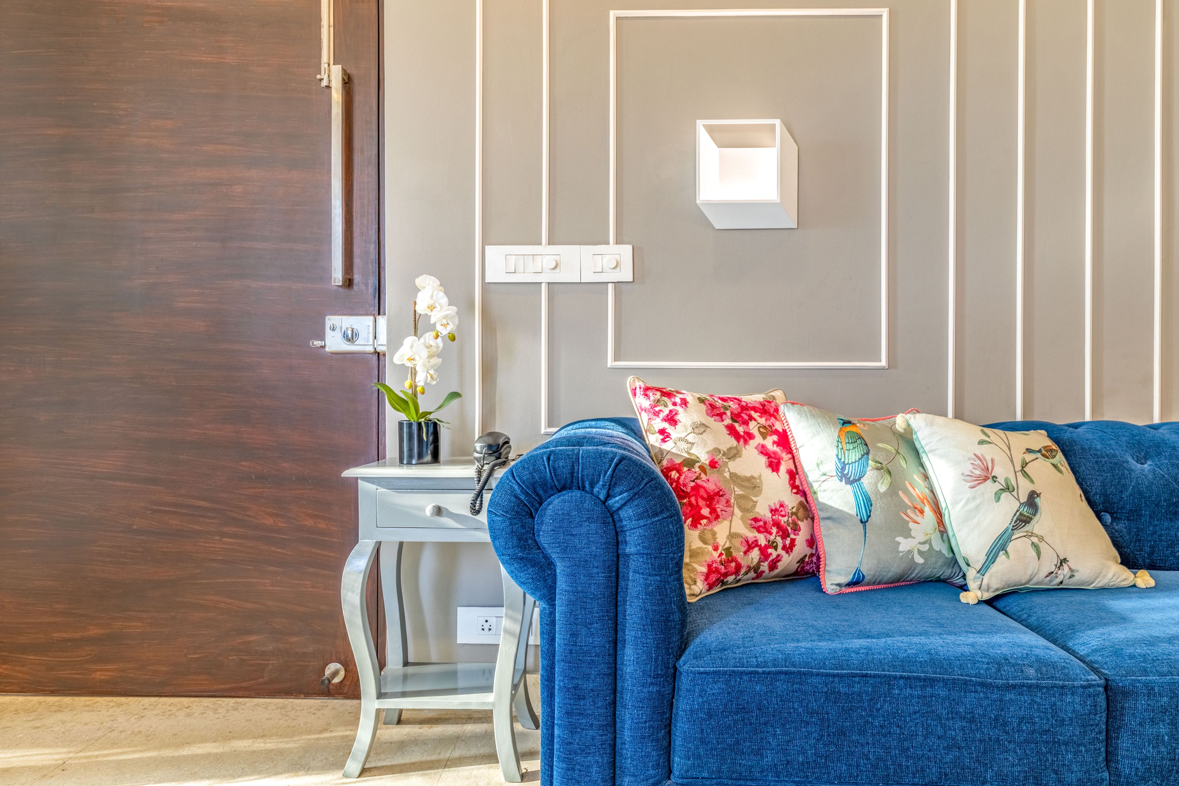 Modern Living Room - Livspace