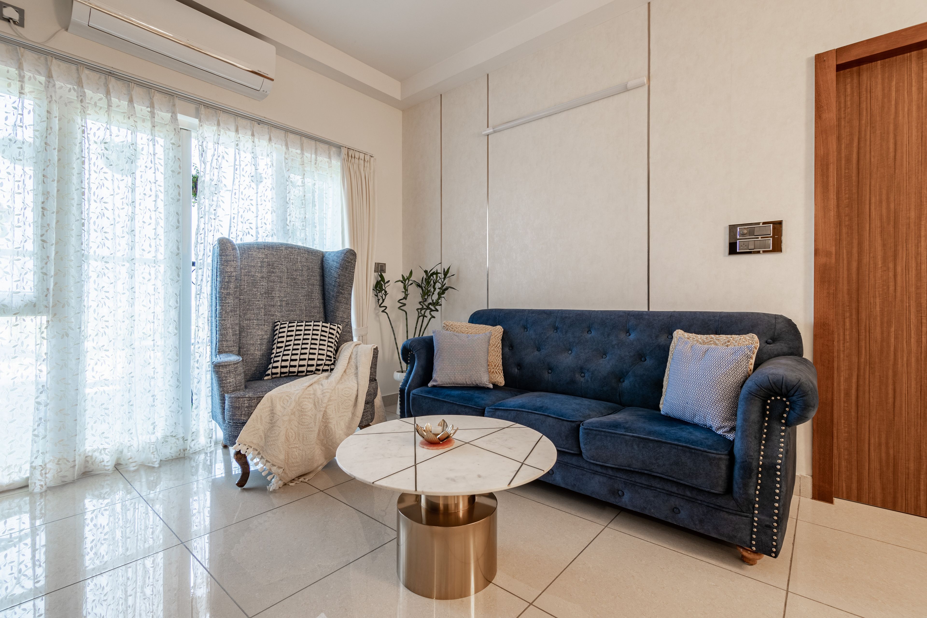 Convenient Modern Style Spacious Living Room