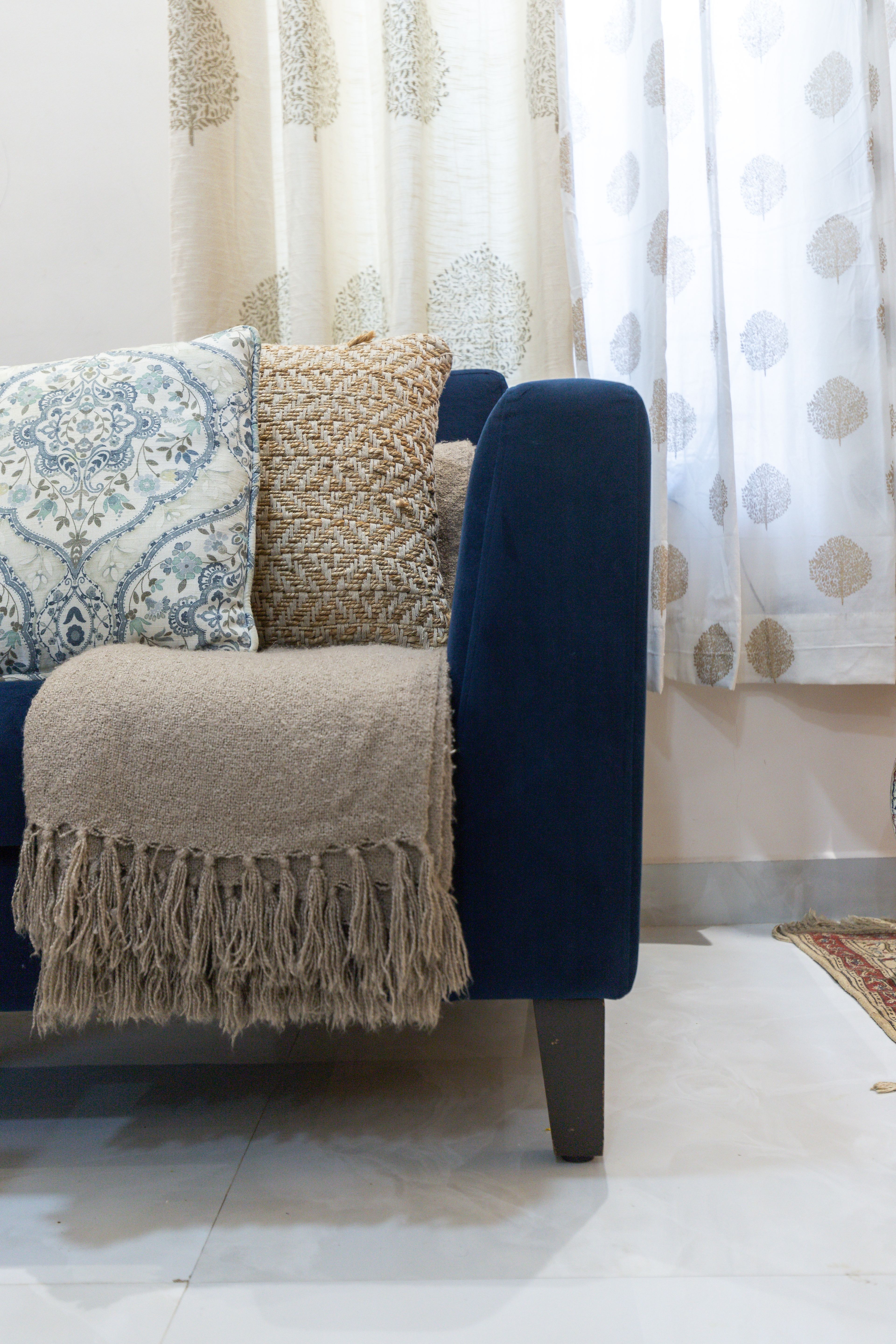 Modern Living Room - Livspace