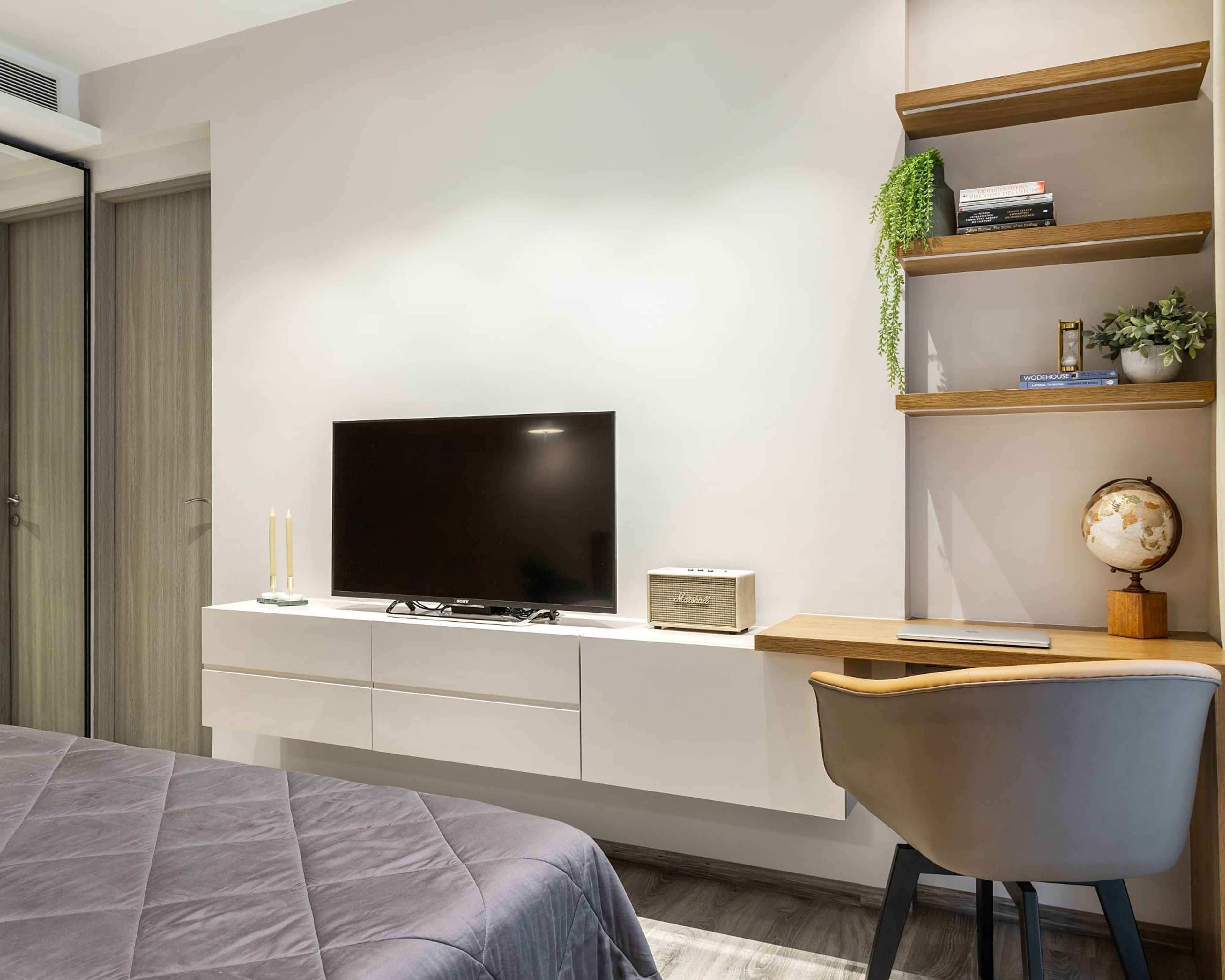 Modern Home Office Design With Light Wooden Wall Storage