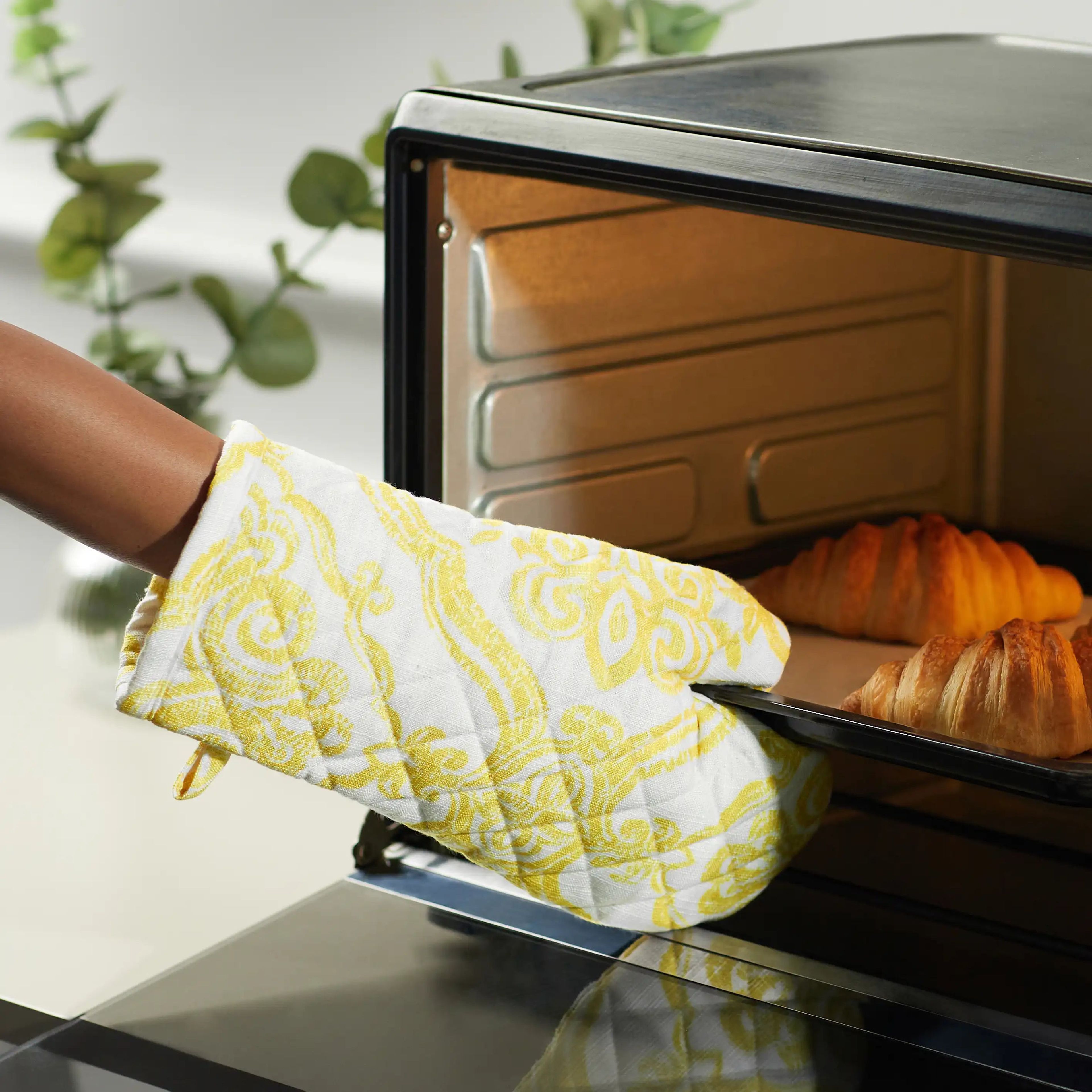 Nonna's Home | Tuscan Inspired Easy to Maintain Quilted Oven Mitts | Designed for Protection | Set of 2