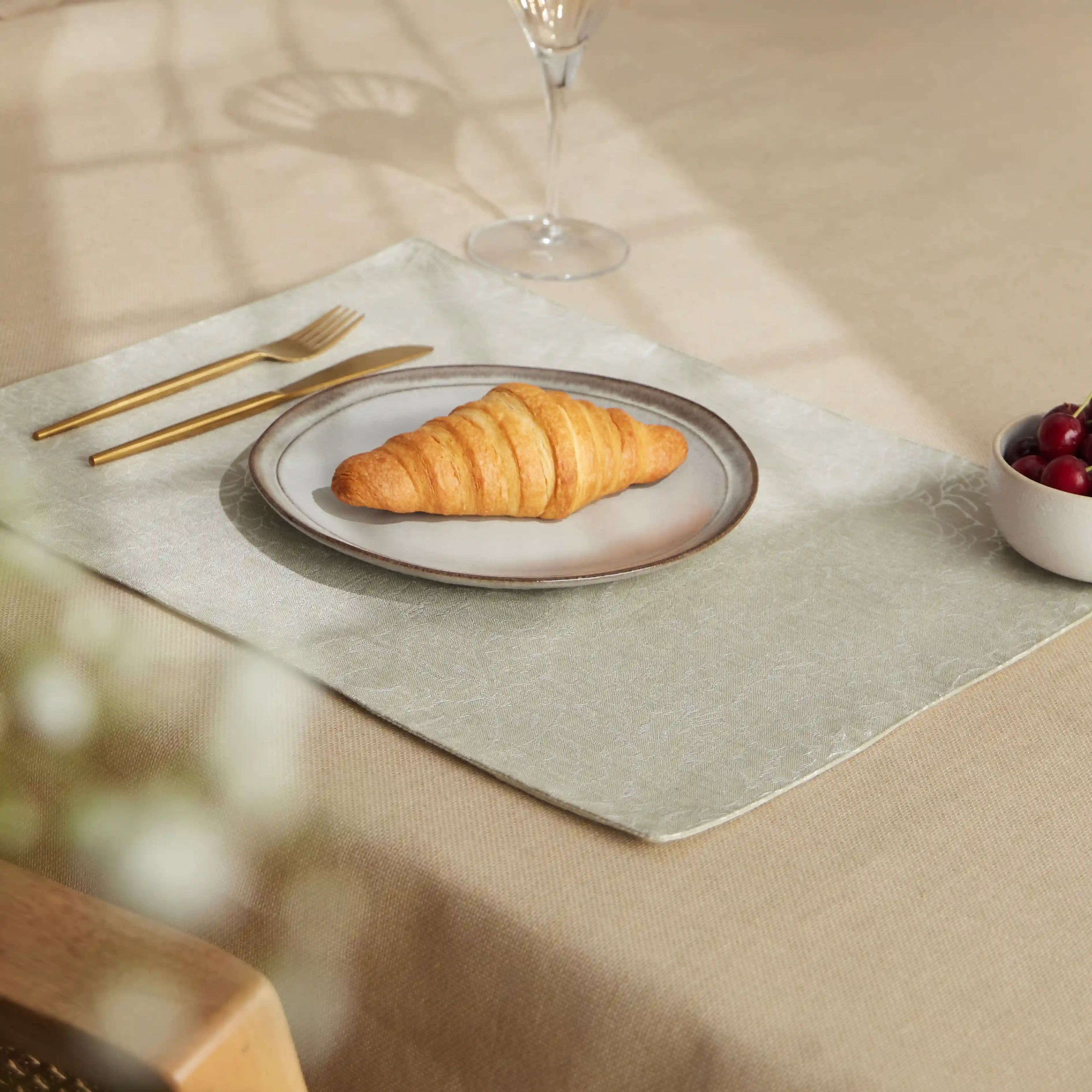 Adonare | Luxurious Jacquard Easy to Maintain Table Mat