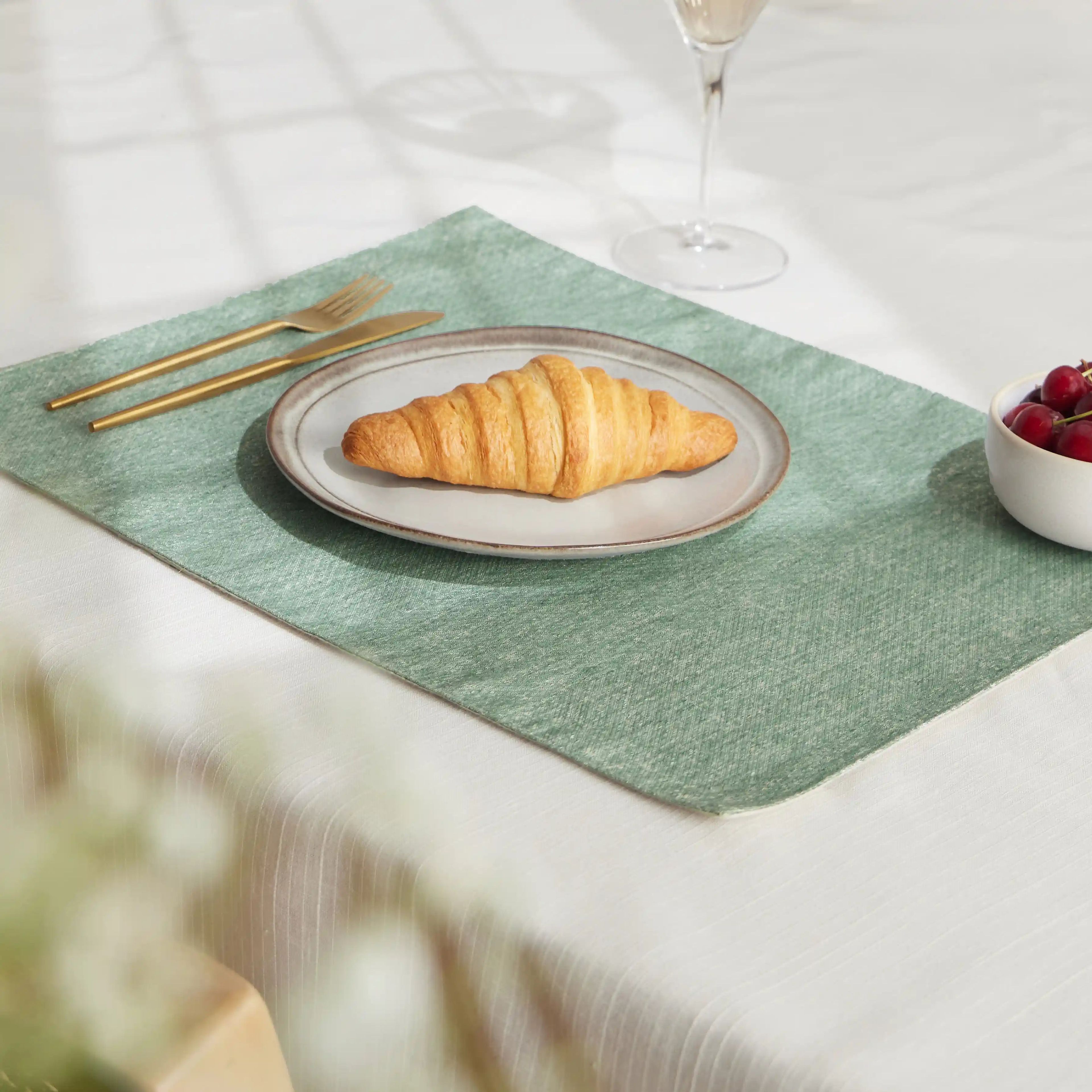 Adonare | Luxurious Jacquard Easy to Maintain Table Mat