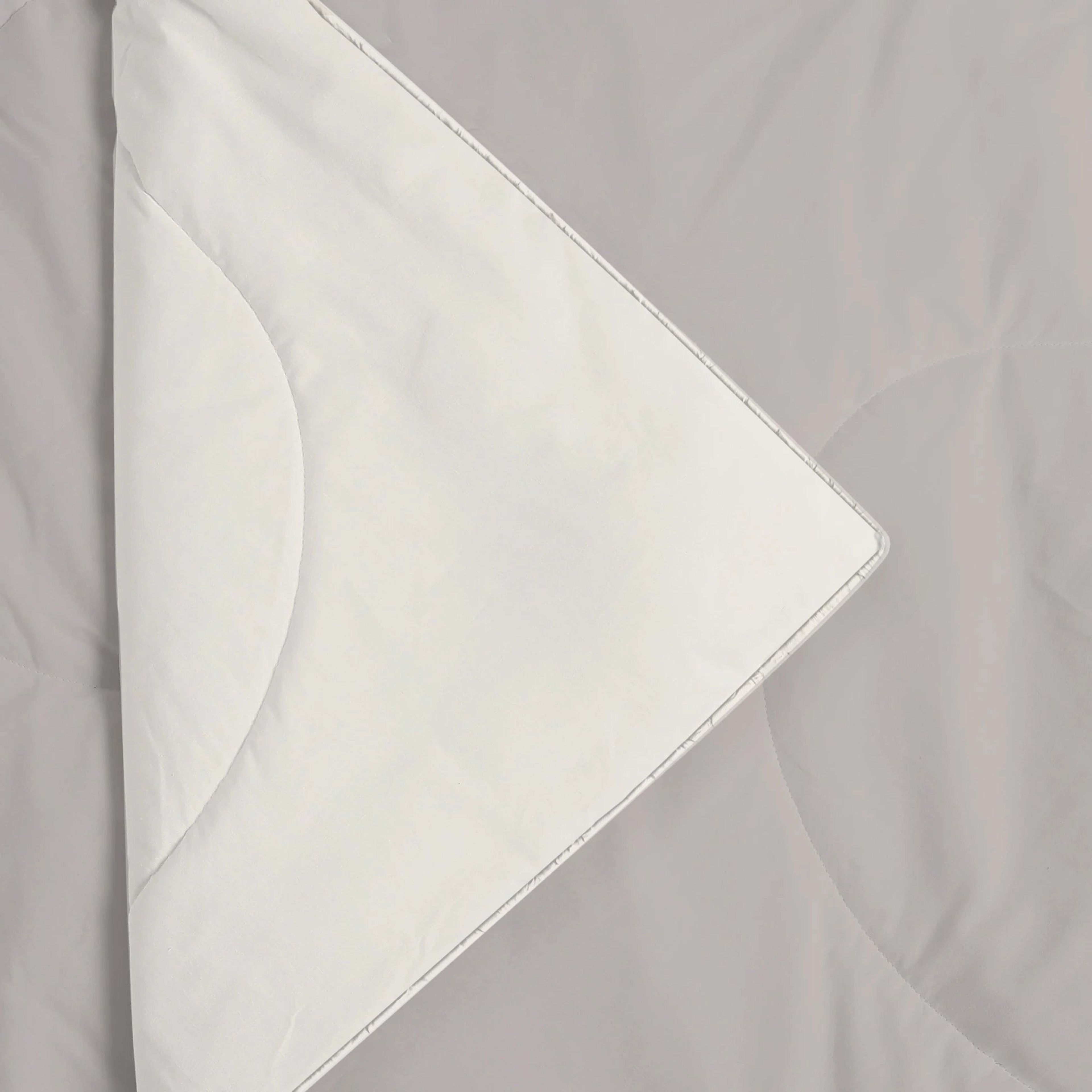 Plumelle | Extra Warm 300 GSM Reversible Premium Comforter - Pristine Dove