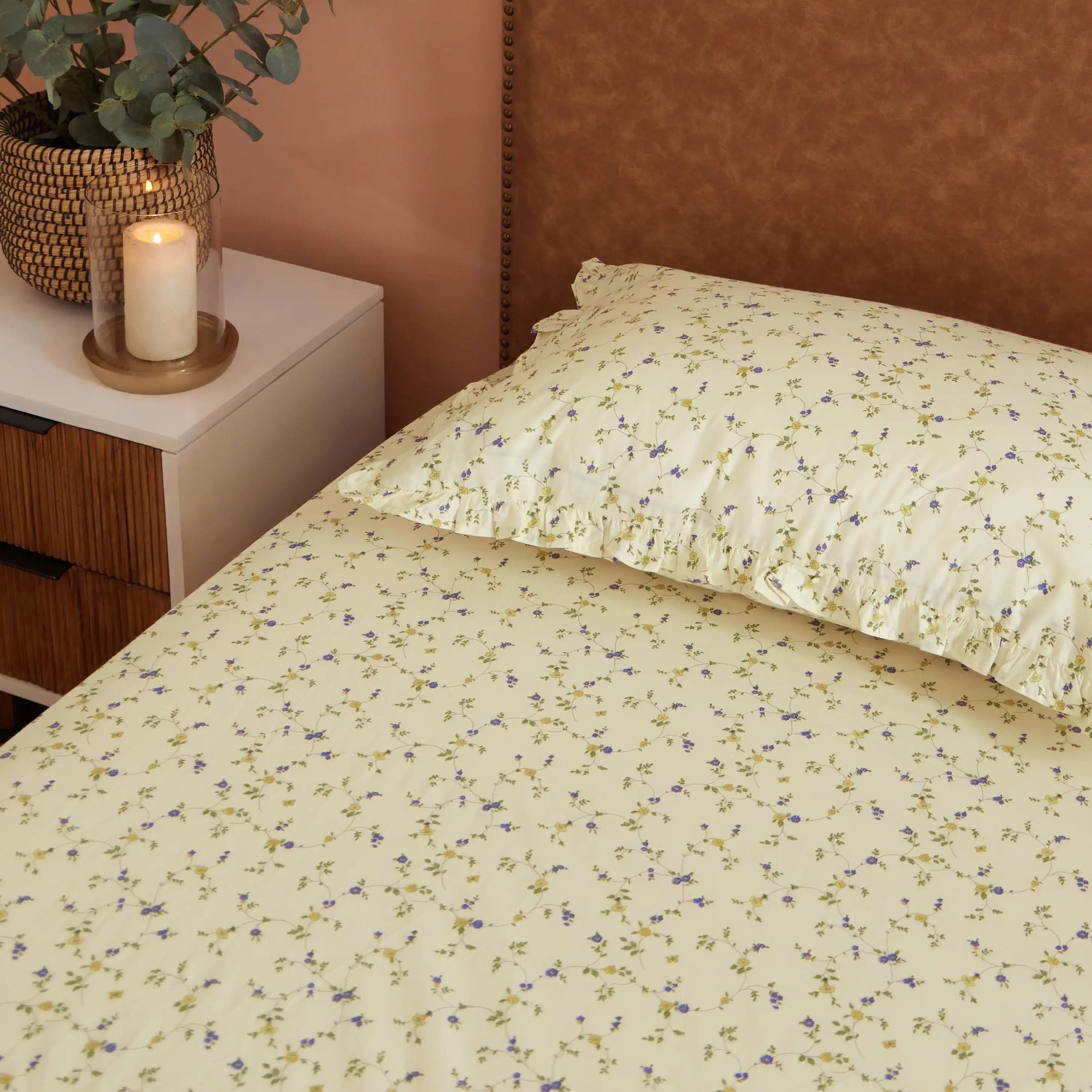 Bloomshire Luxe | Romantic Flora Printed Cotton Bedsheet Set | Pillow Cover with Frills-Cream Bloom