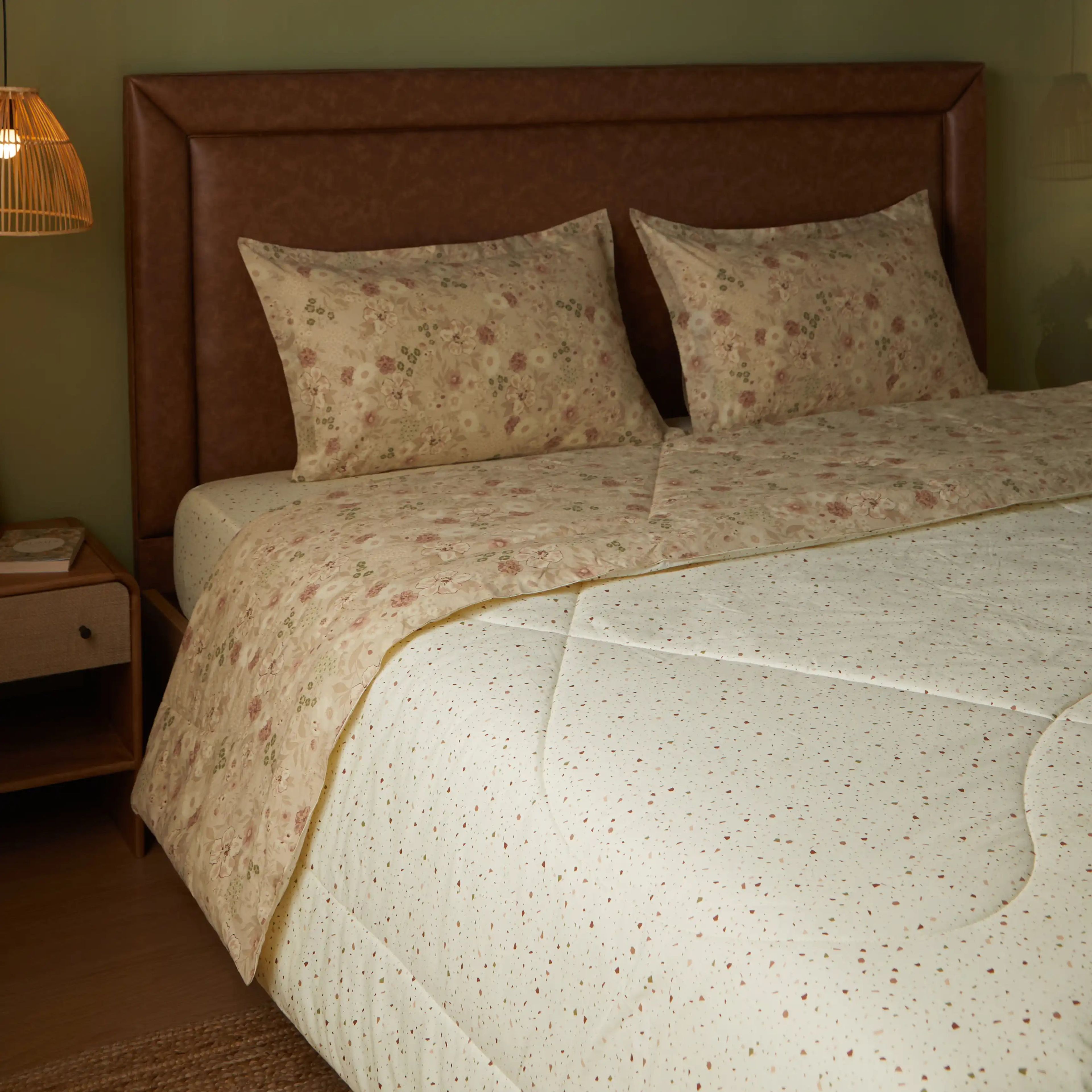 Mishella | Mix & Match Printed Coordinated Bedding Set | Set of Bedsheet & Comforter - Cream