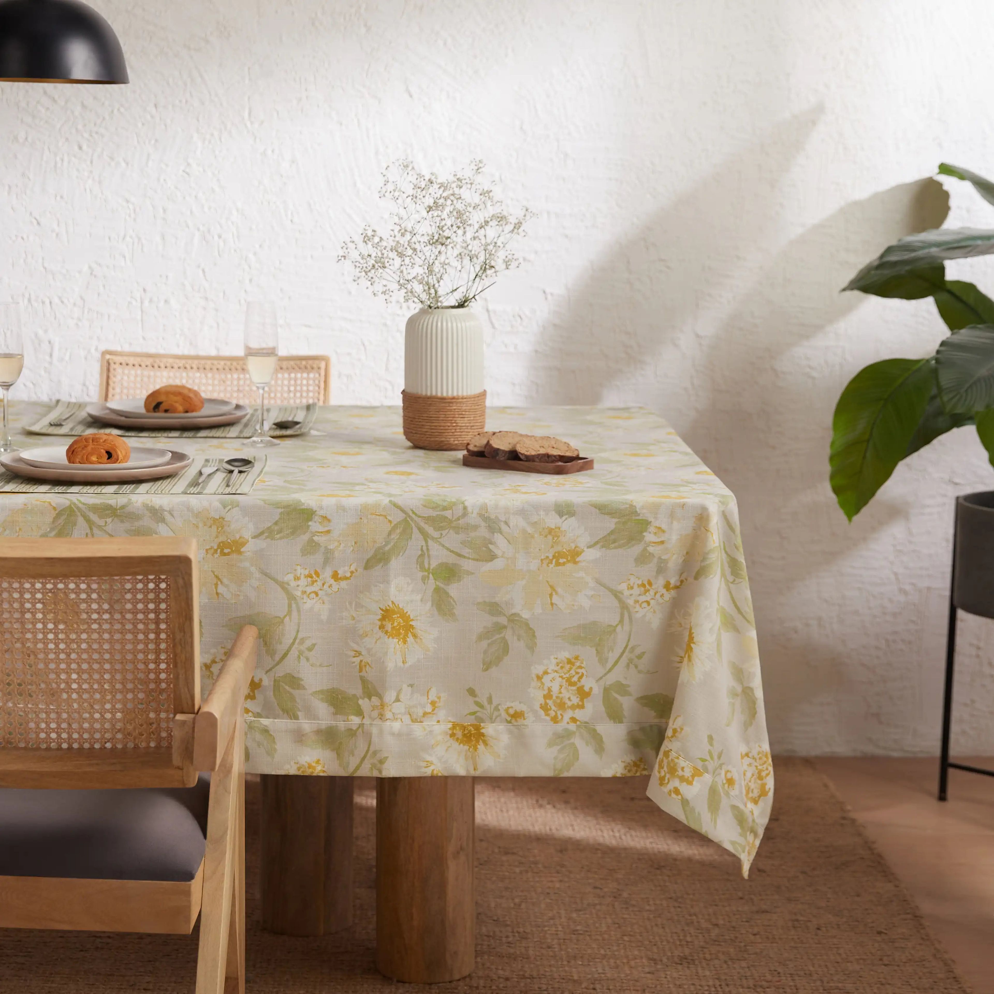 Kaleida | Countryside Charm Table Cloth