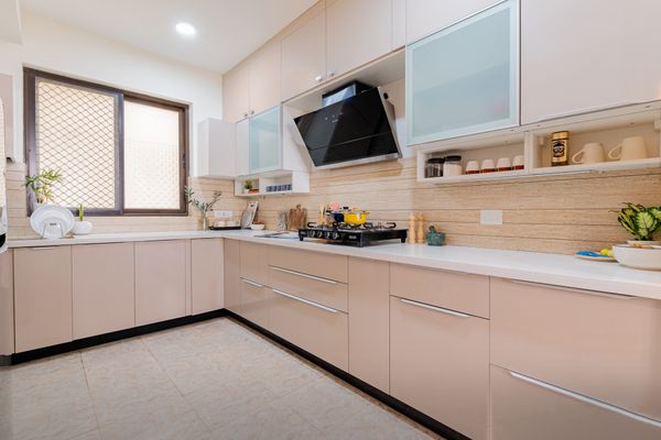 Modern L-Shaped Kitchen Design with Light Beige Cabinets - 9x12 Ft