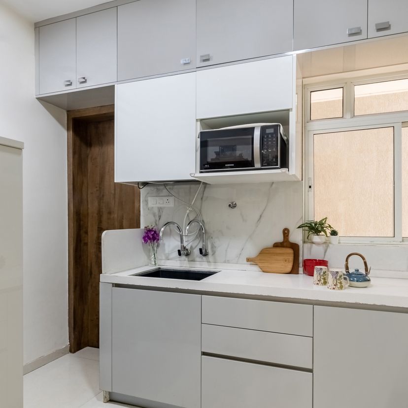 Modern L-Shaped Kitchen Design with Smokey Grey and Frosty White ...
